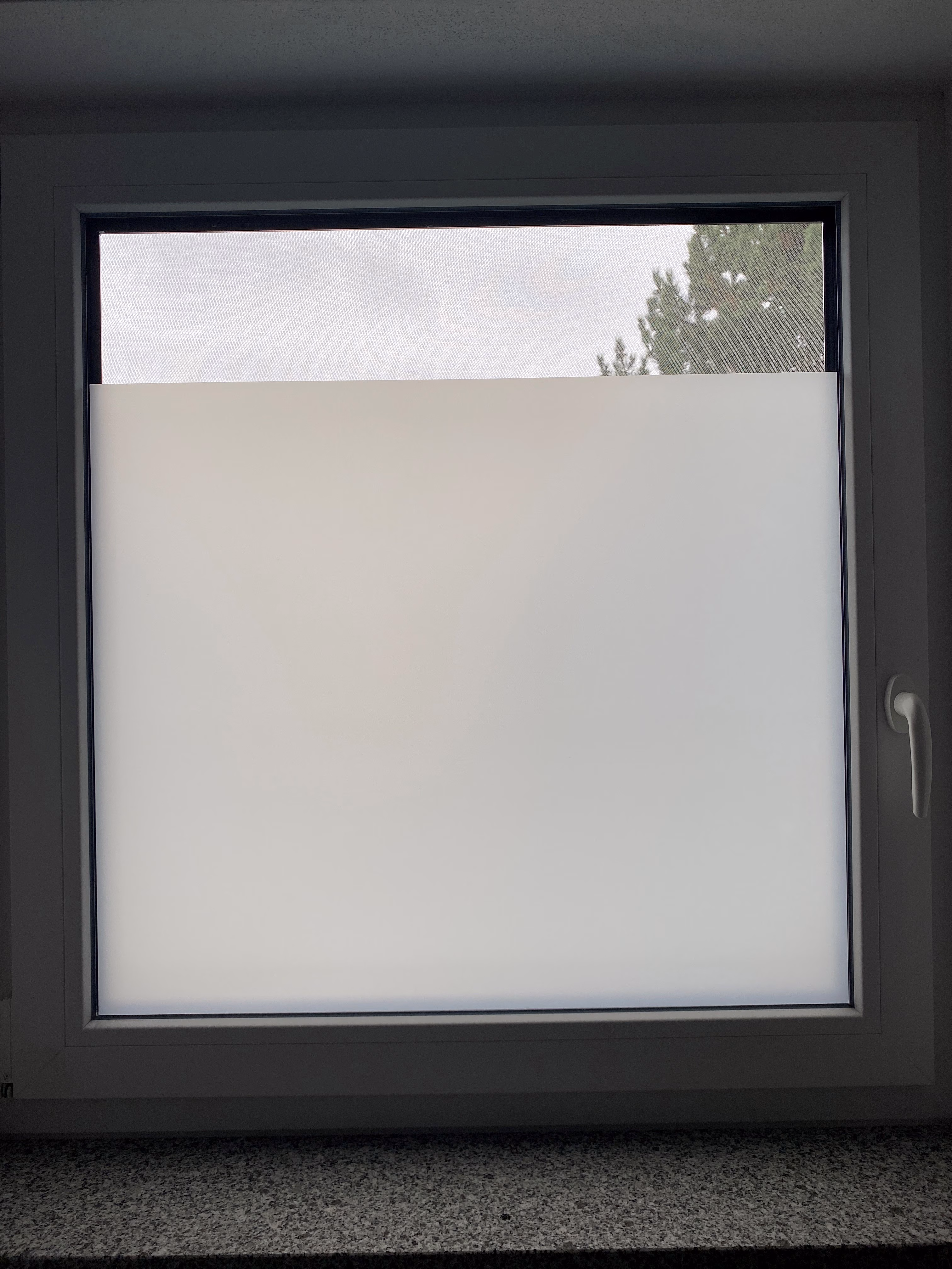 Milchglas Folie auf Badzeimmerfenster
