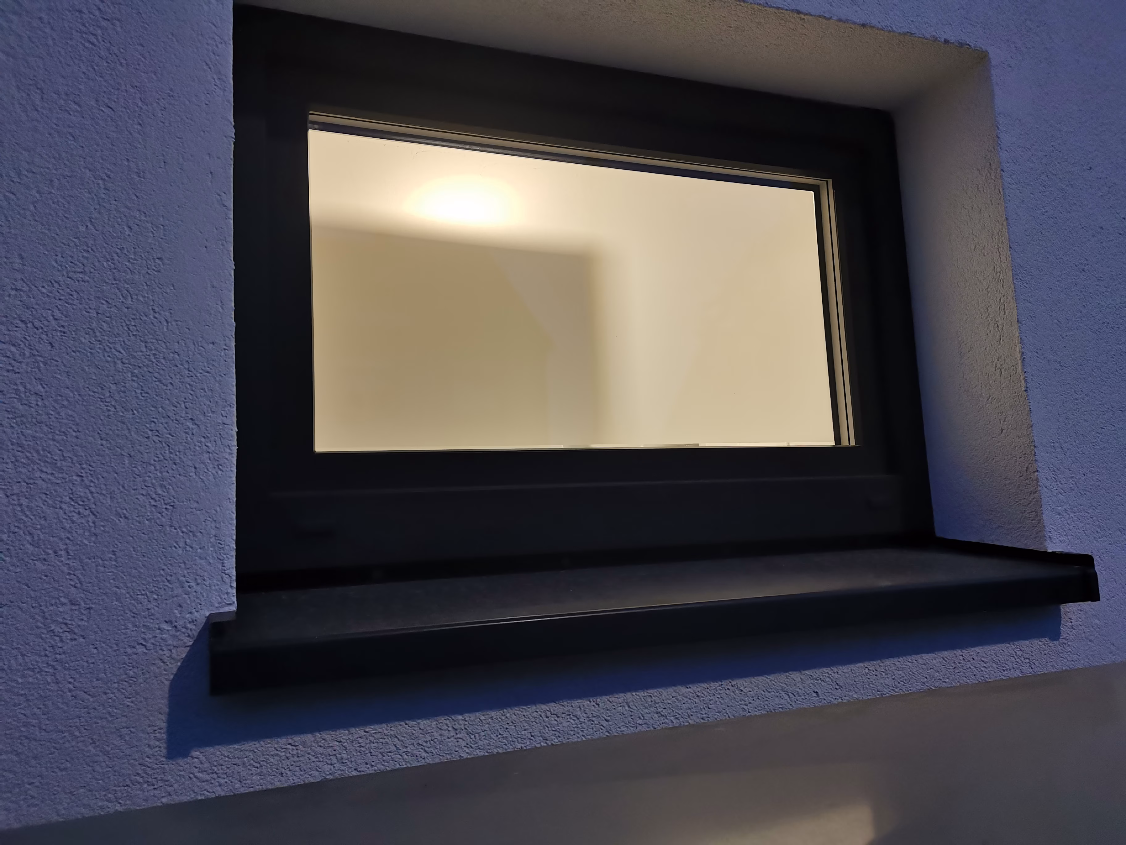 Milchglasfolie in der Dunkelheit