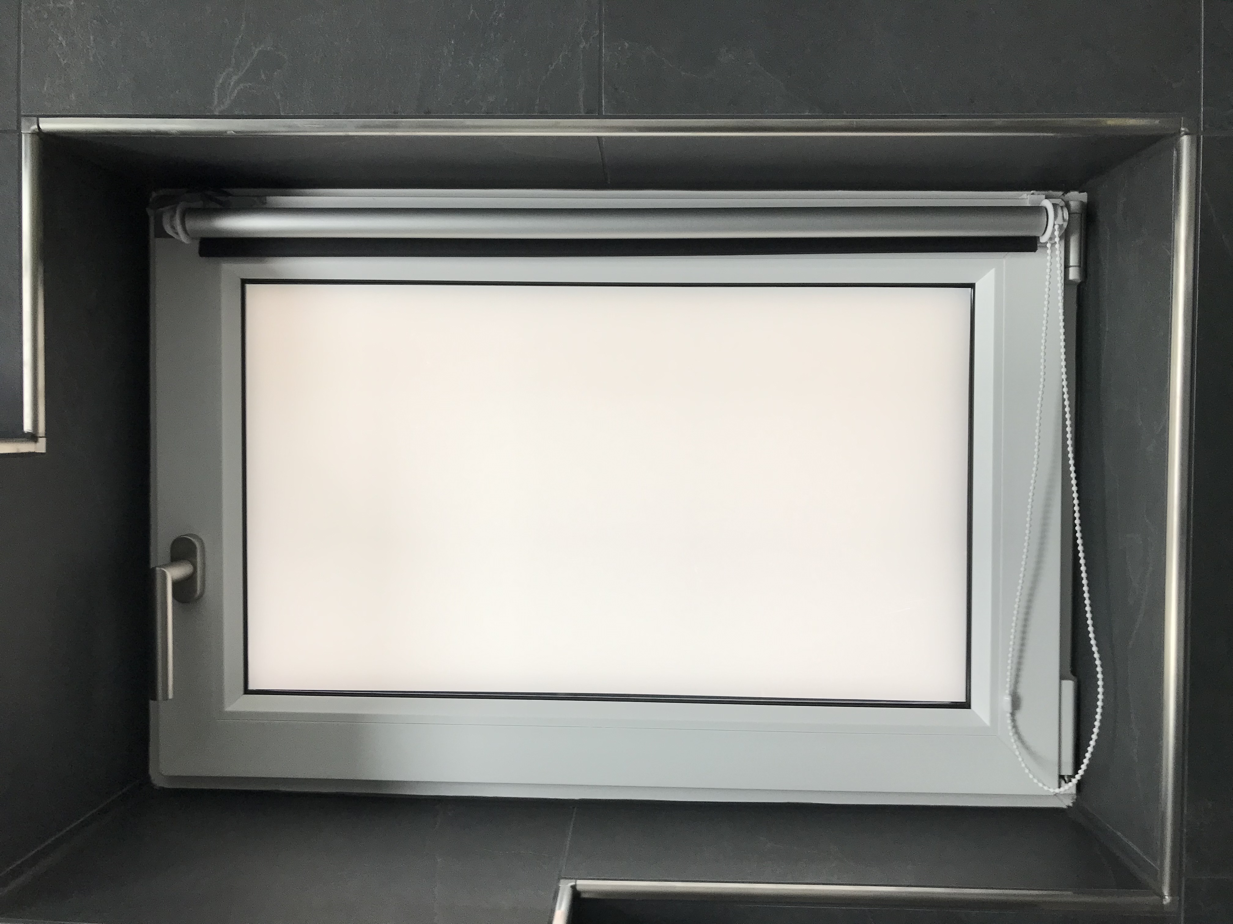 Opak weiße blickdichte Fensterfolie nach Maß