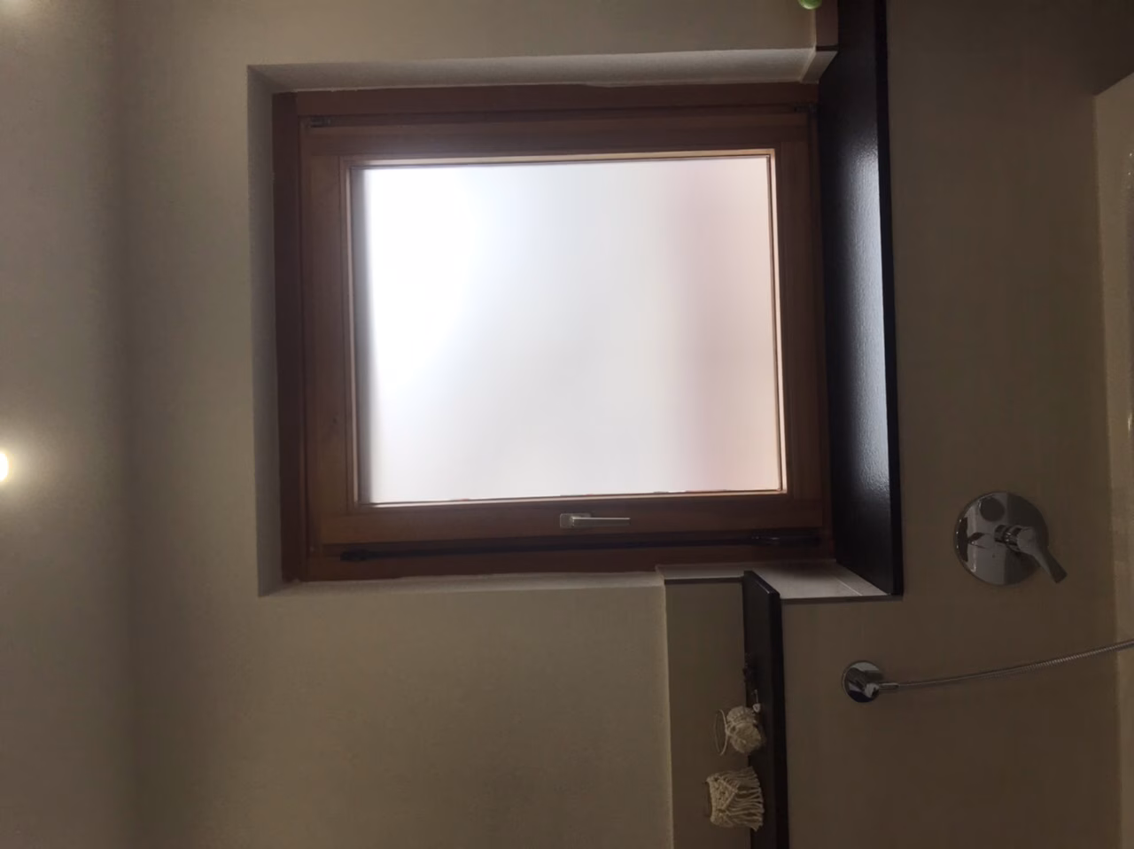 Ätzglas Fensterfolie im WC Badezimmerfenster