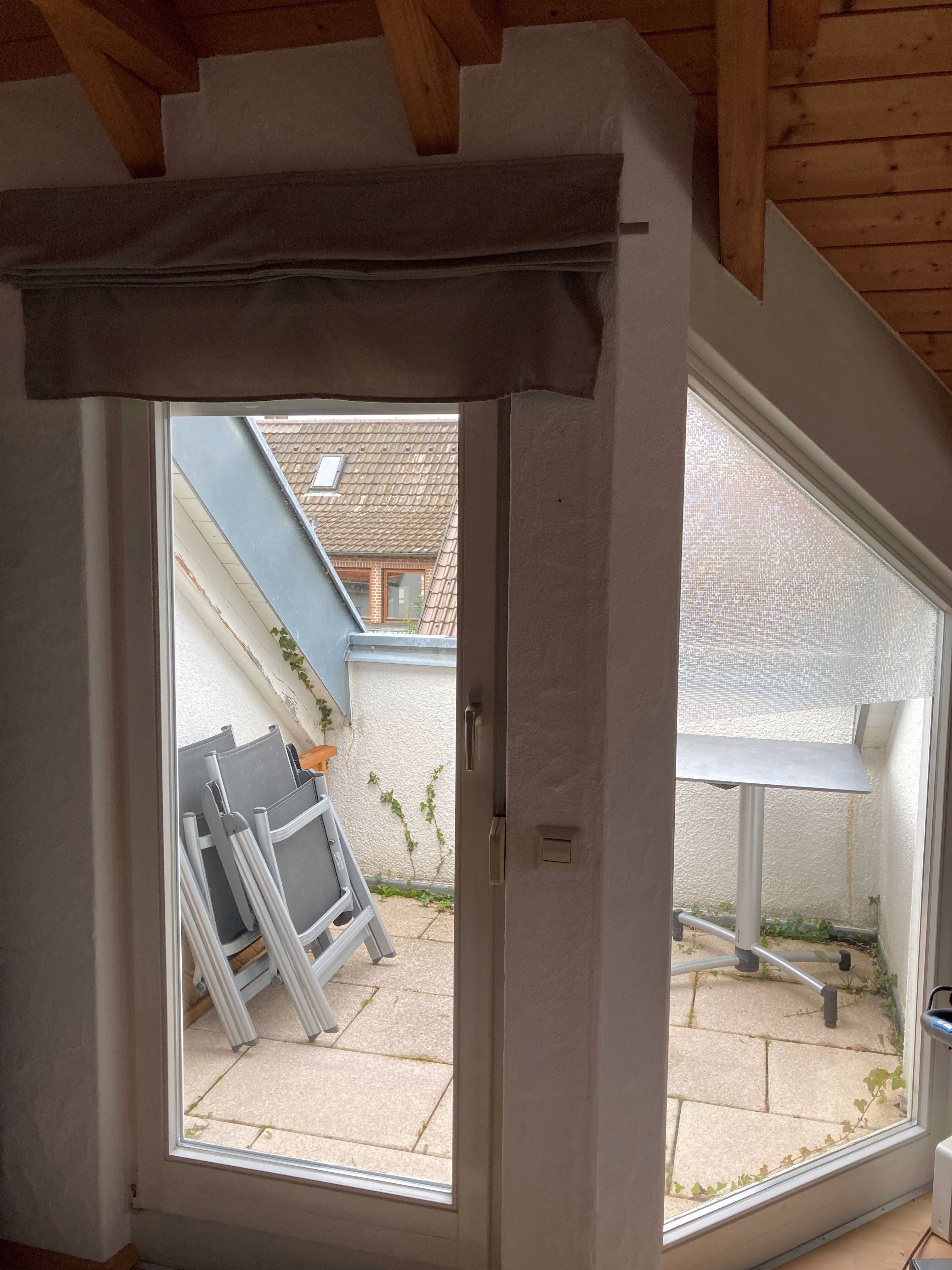 Adhäsionsfolie mit durchsichtigen Quadraten als Zuschnitt auf Maß