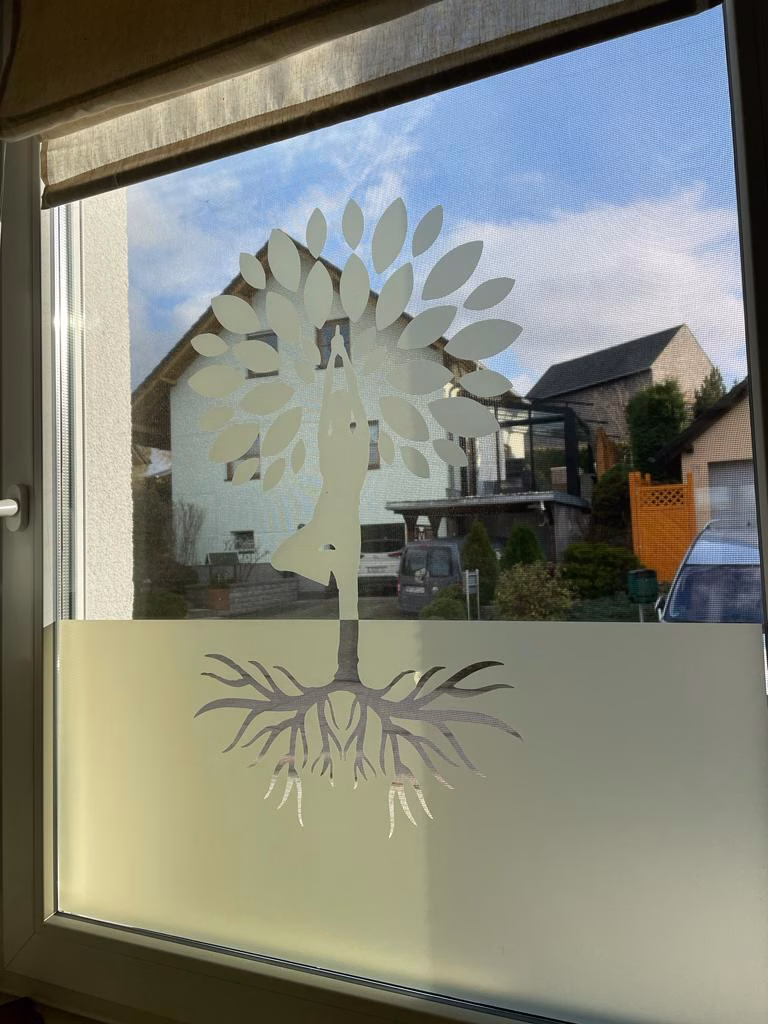 Glasdekor für Fenster, Yogabaum