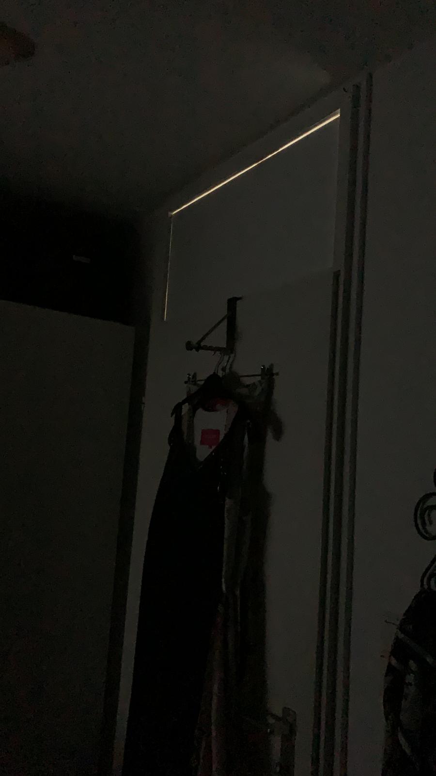 Kein Tageslicht fällt mehr durch das Oberlicht