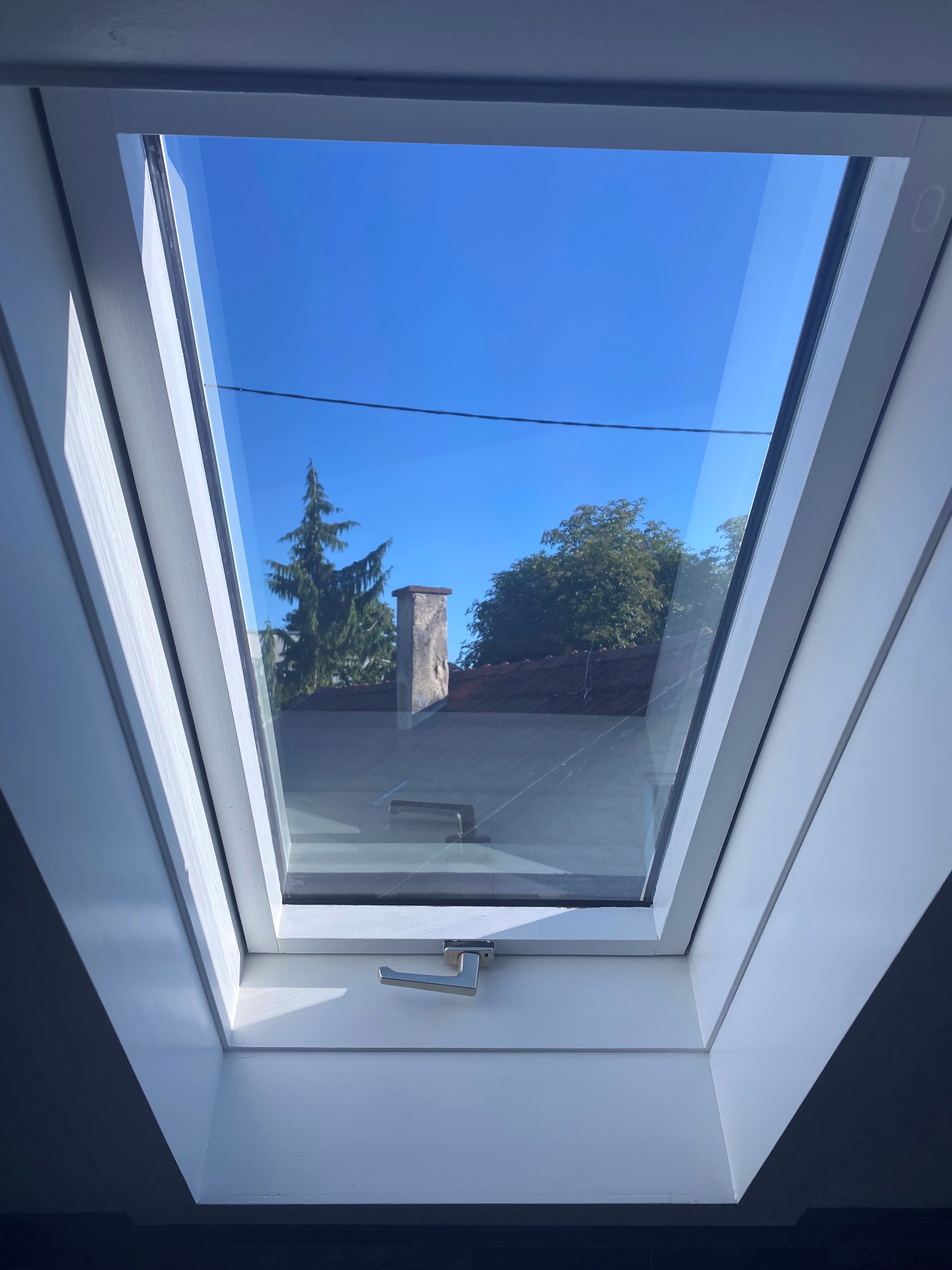 Stark verspiegelte Dachfenster Hitzeschutzfolie