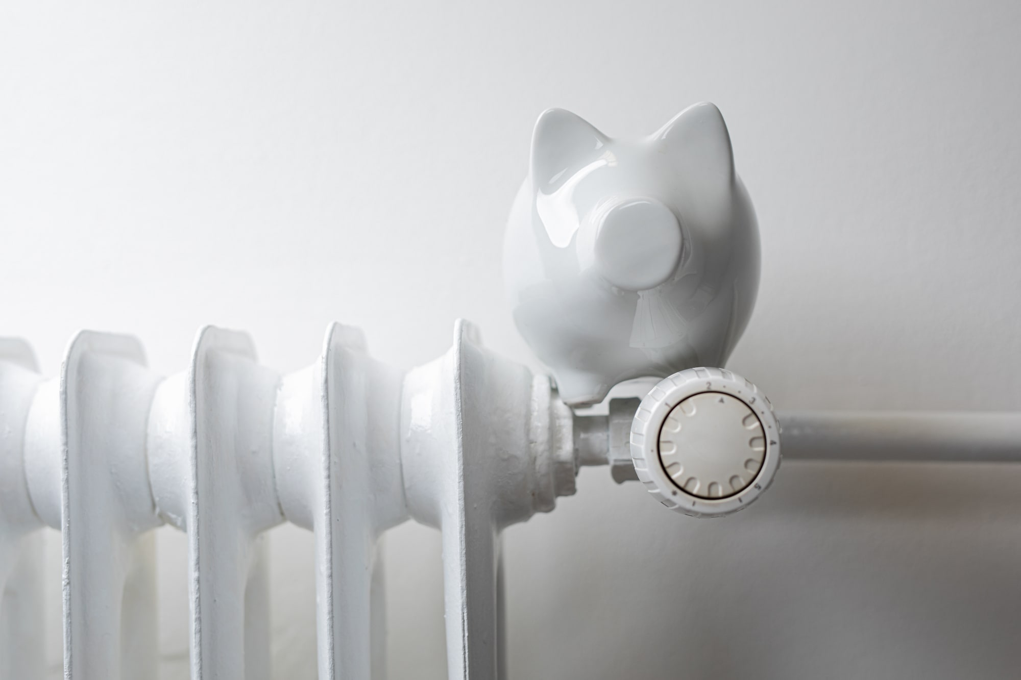 Heizkosten sparen: Was Isolierfolie am Fenster wirklich bringt