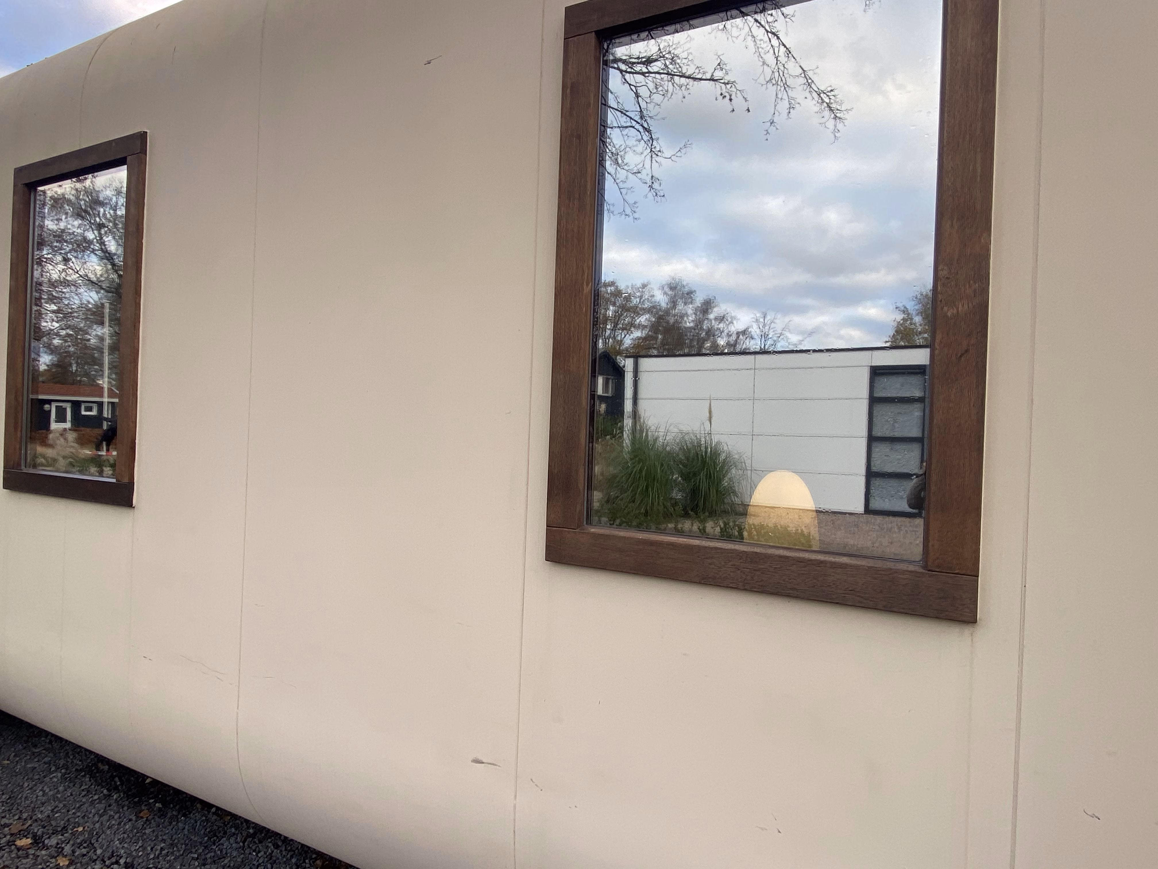 einseitiger Sichtschutz am Fenster mit verspiegelter Folie