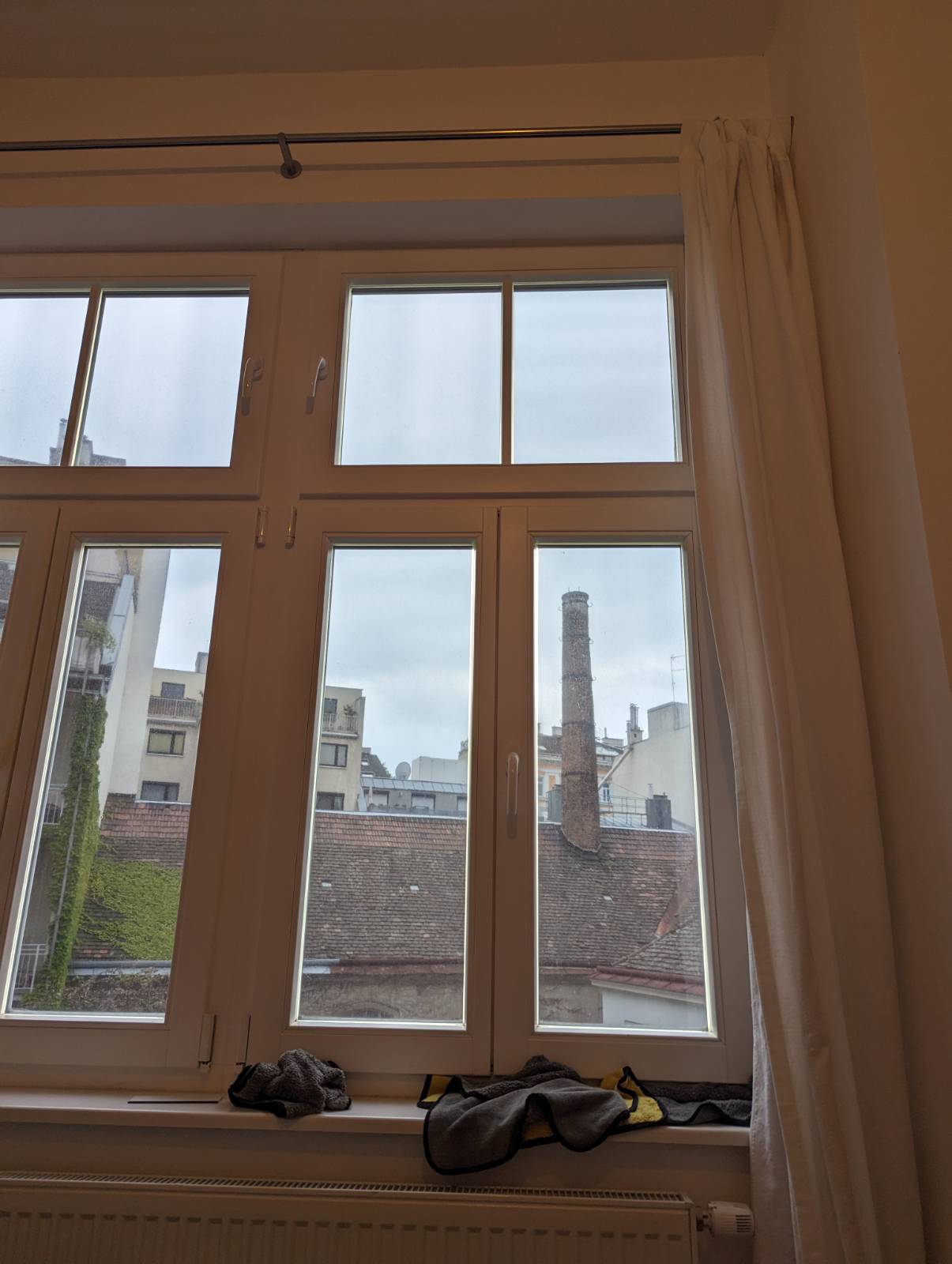 Sonnenschutzfolie, selbsthaftend, silber dunkel verspiegelt
