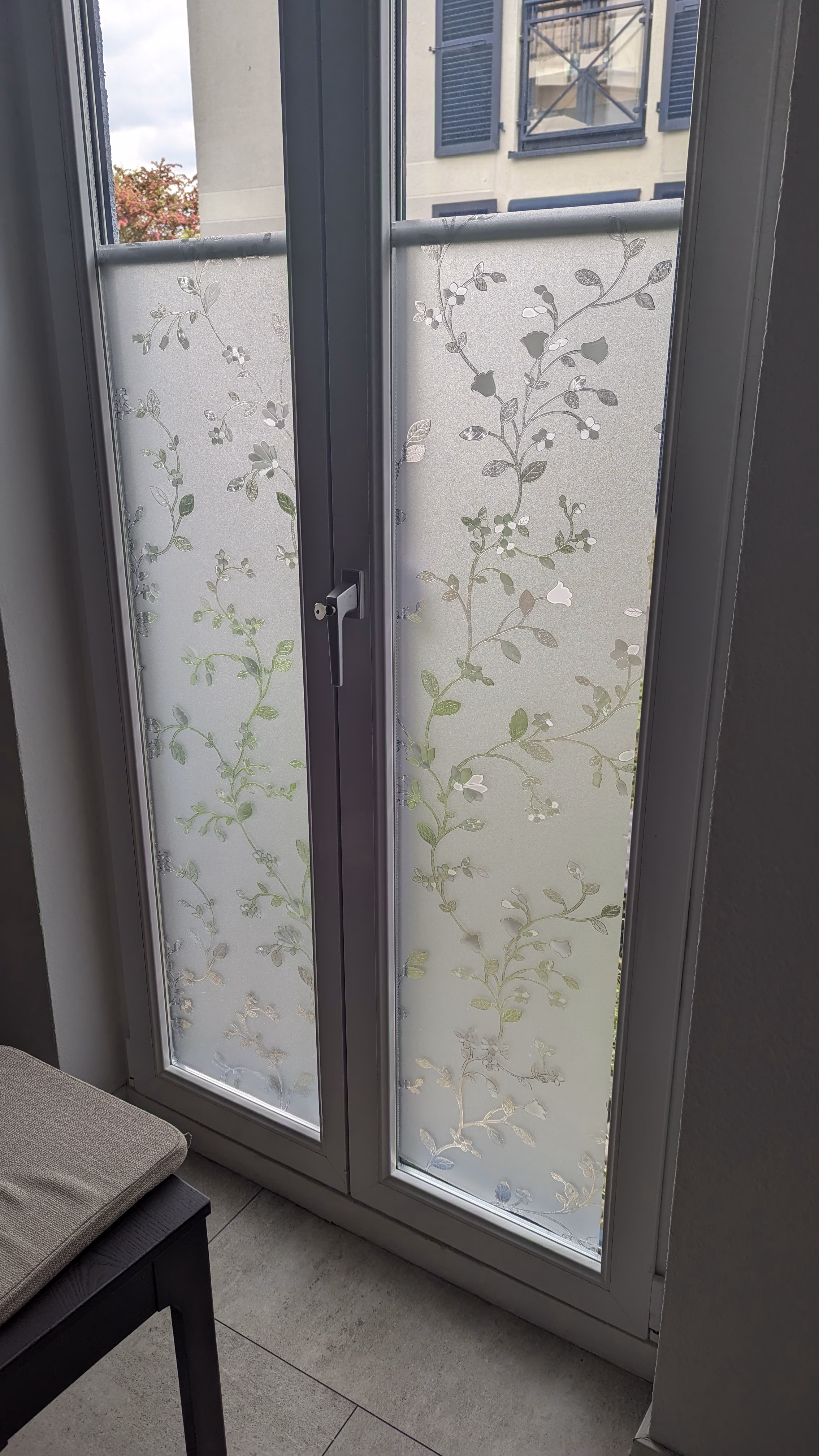 Blumenranken Fensterfolie geprägt