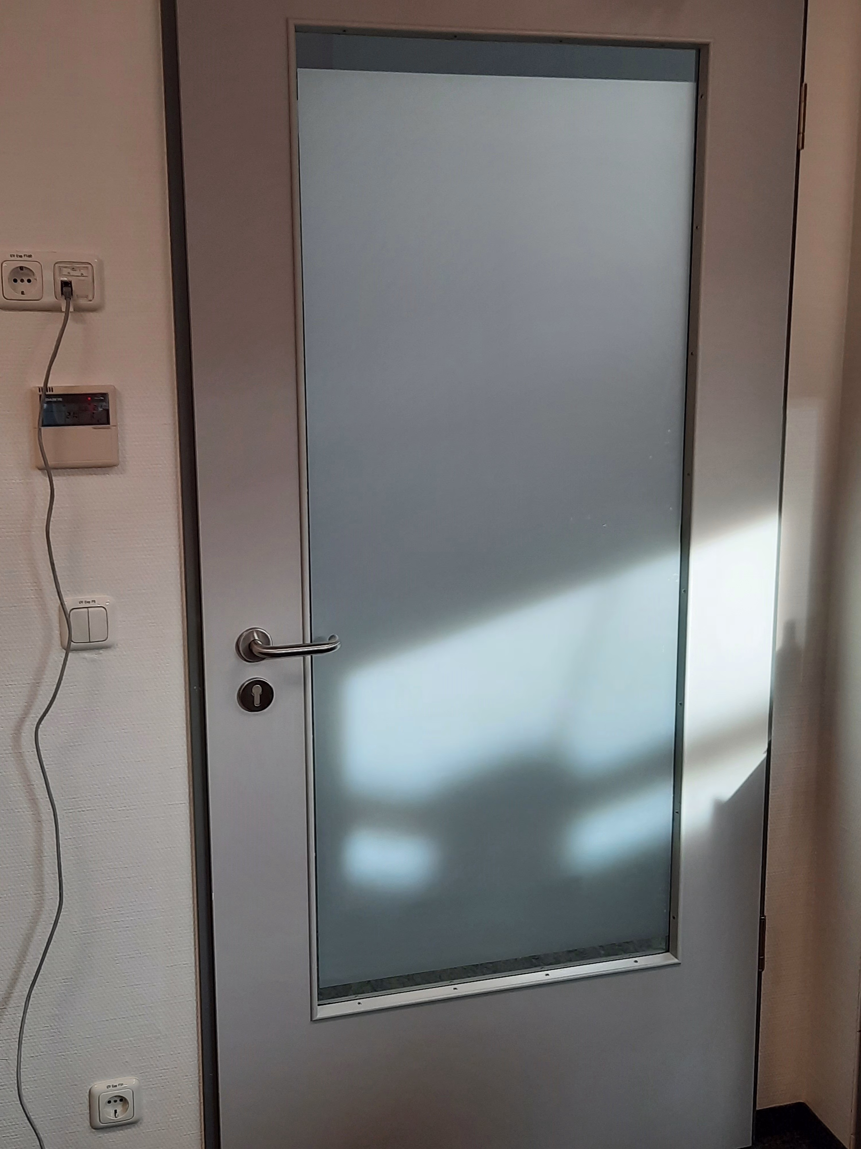 Weiß matte Sichtschutzfolie für eine Haustür