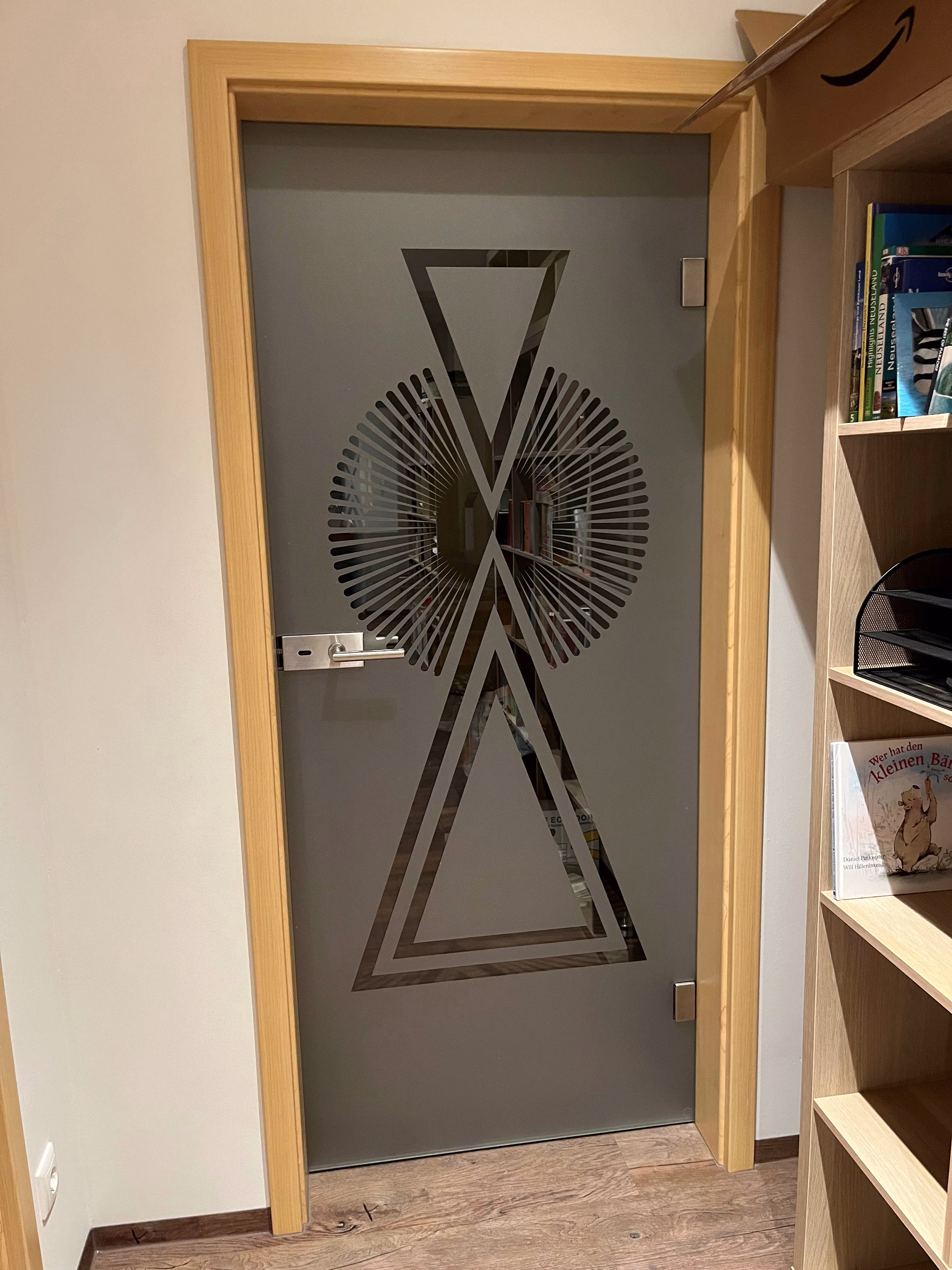 Glasdekor für Türen im Design Maya