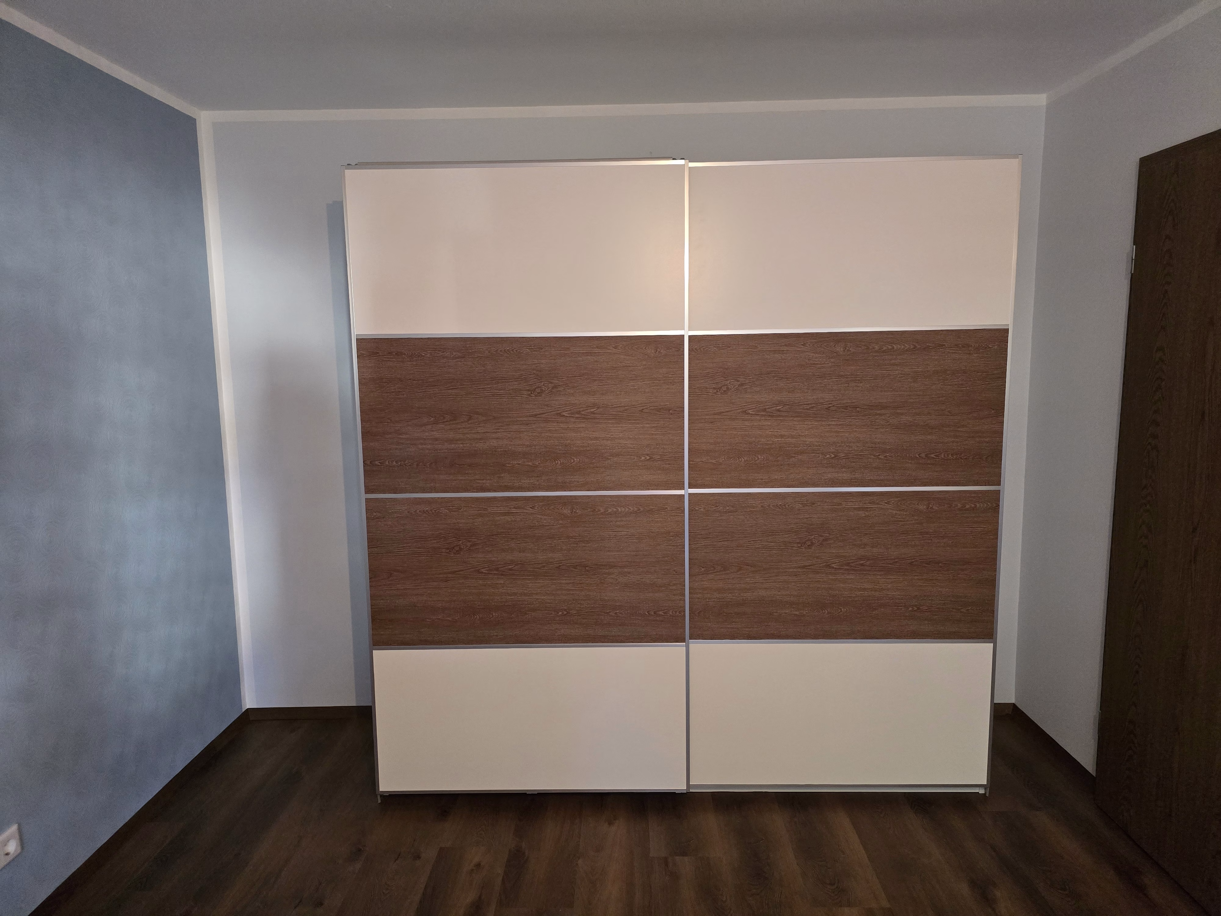 Eiche dunkel strukturiert, Klebefolie in Holzoptik