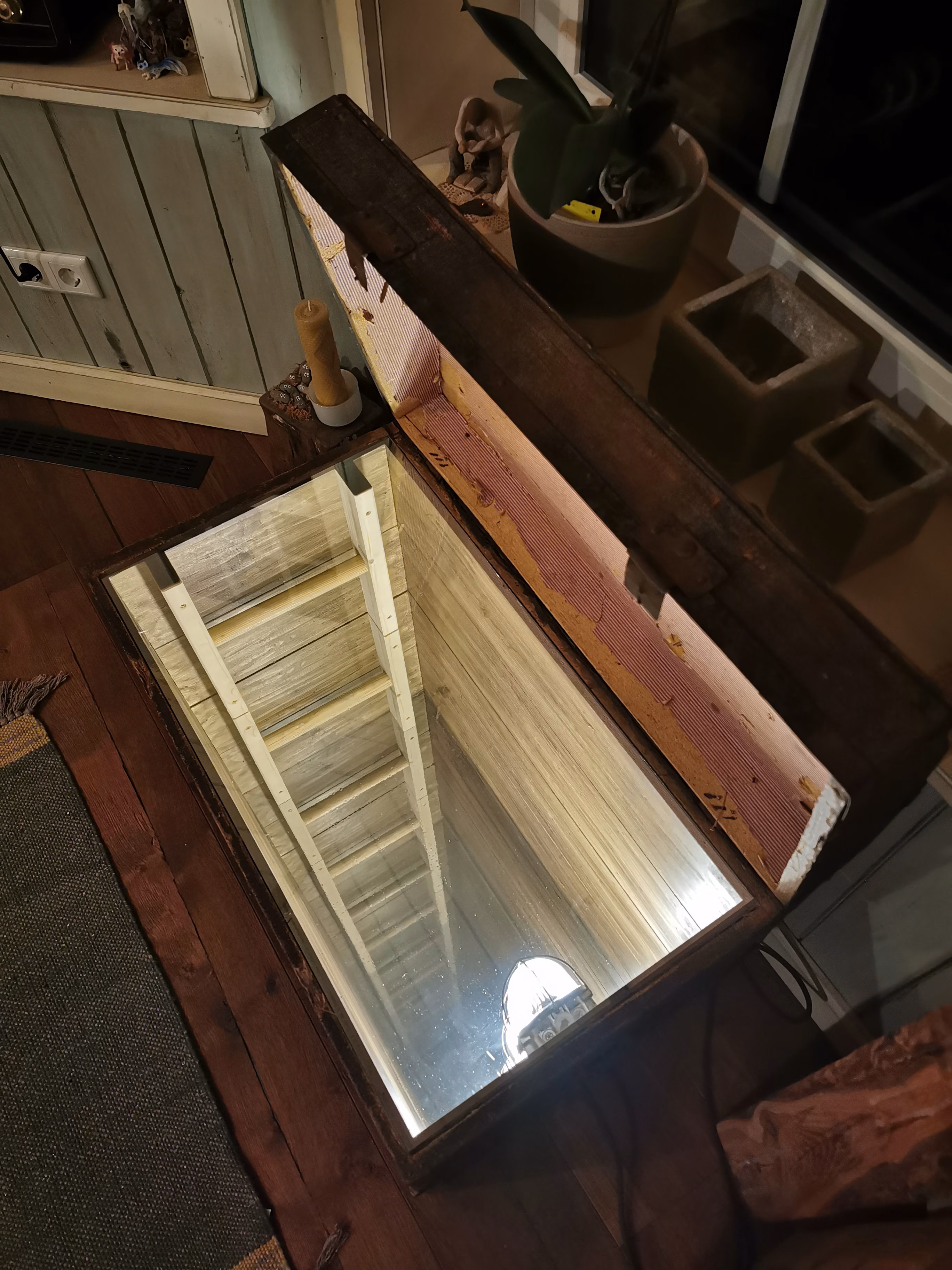 Venzianischer Spiegeleffekt in einer Truhe