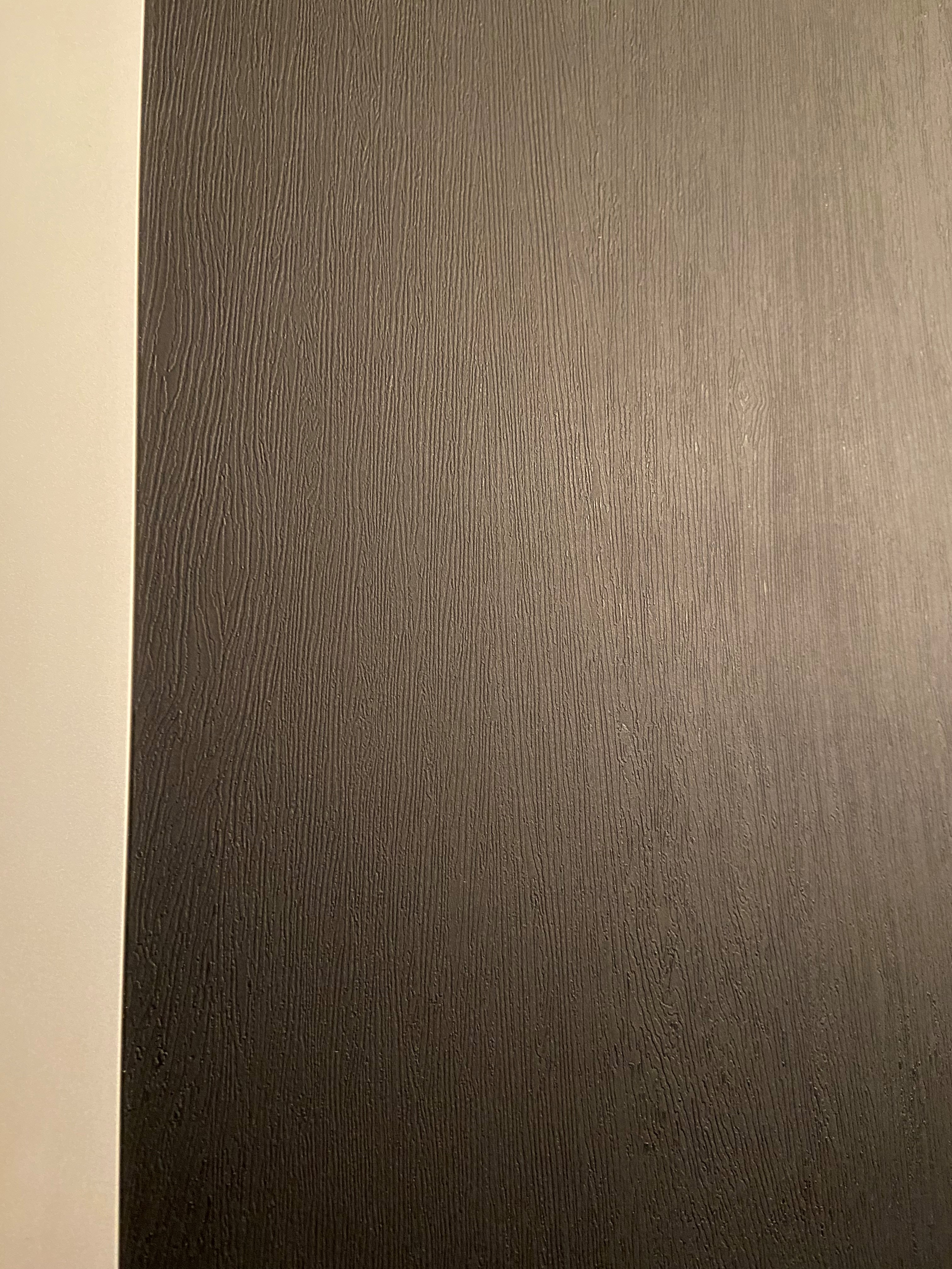 Detail Möbelfolie schwarzes Holz