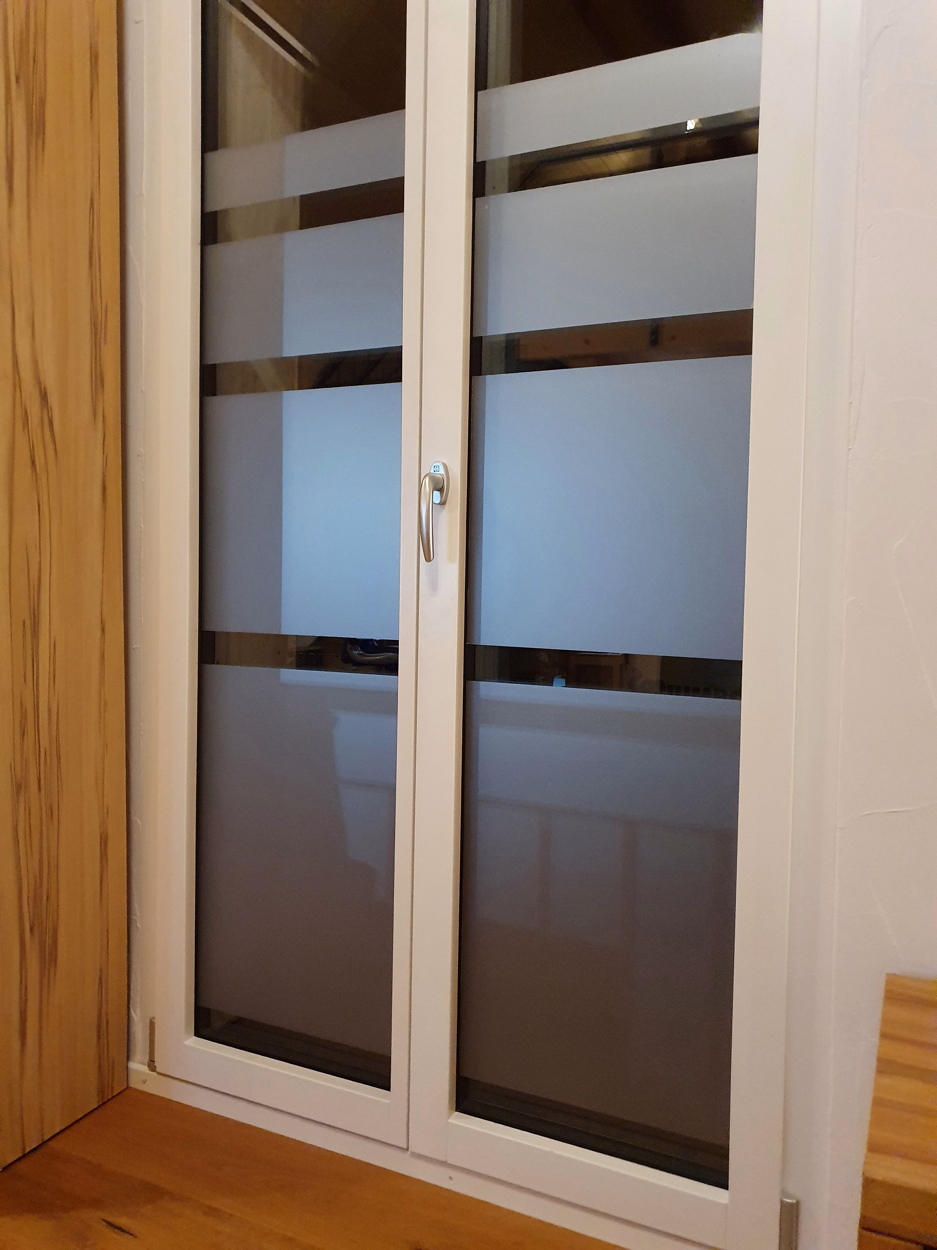 Satinato Fensterfolie auf bodentiefer Glastür