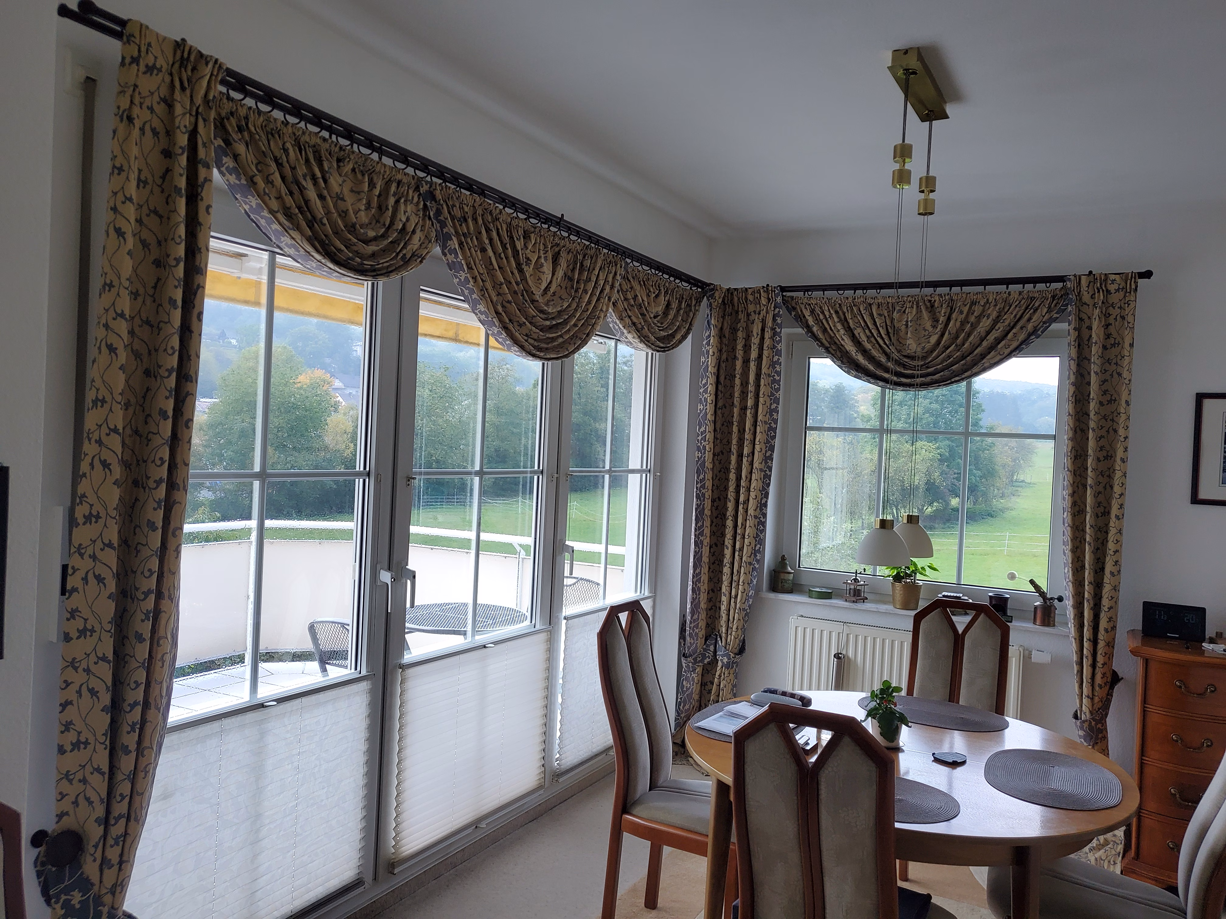 Sonnenschutzfolie schützt Esszimmer vor Erwärmung Sonnenschutzfolie schützt Esszimmer vor Erwärmung