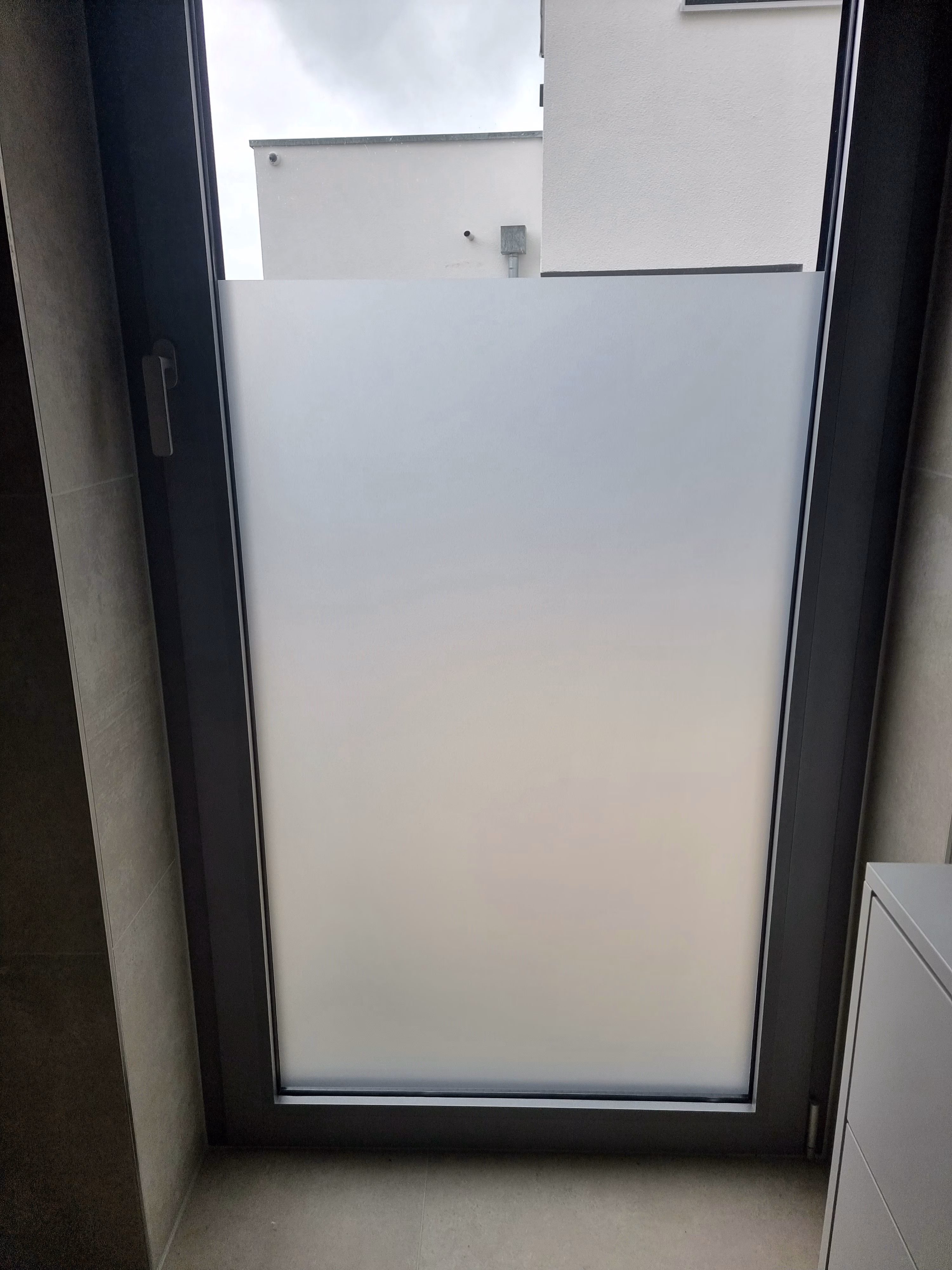 Fenster mit Satinatofolie