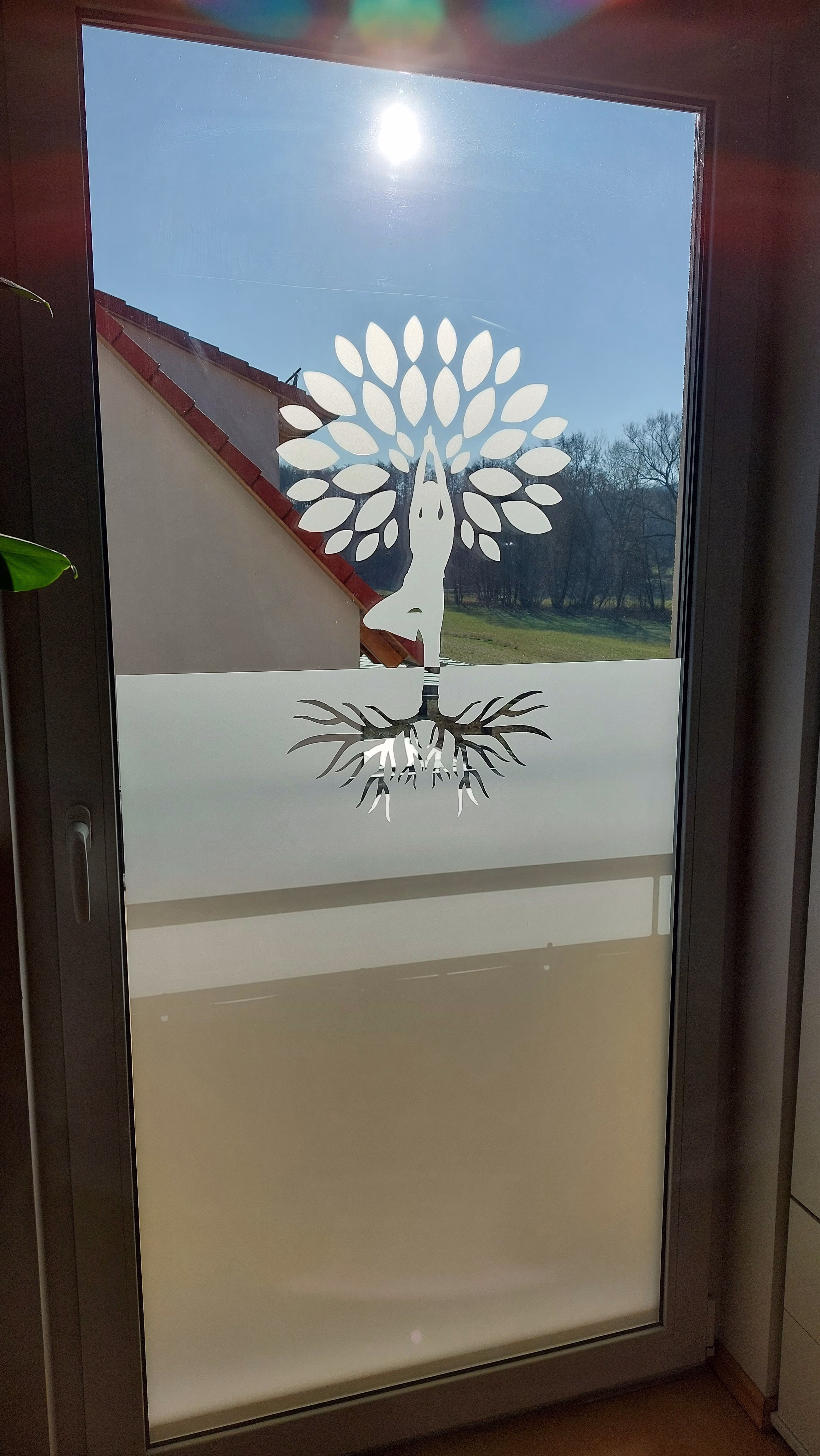 Glasdekor für Fenster, Yogabaum
