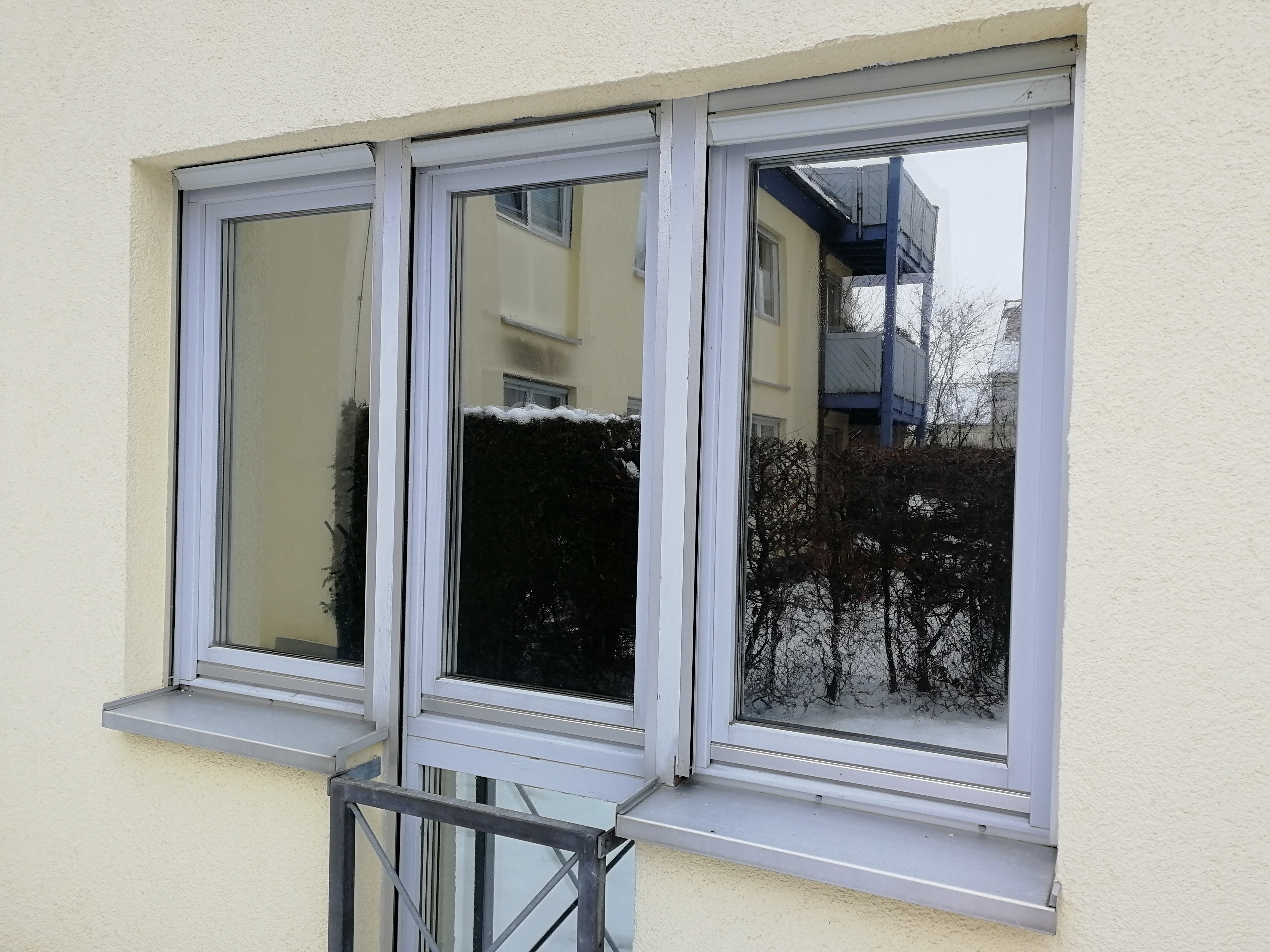 Einseitiger Sichtschutz dank einer Spiegelfolie in silber