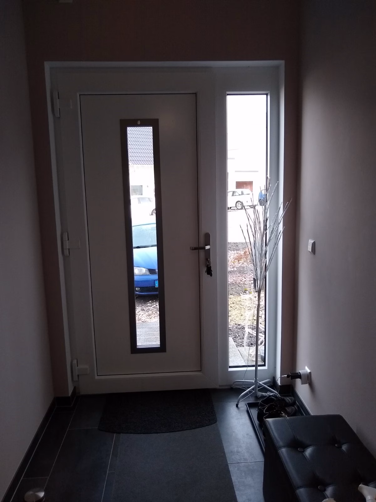 Wohnungstür vor der Montage einer Sichtschutzfolie