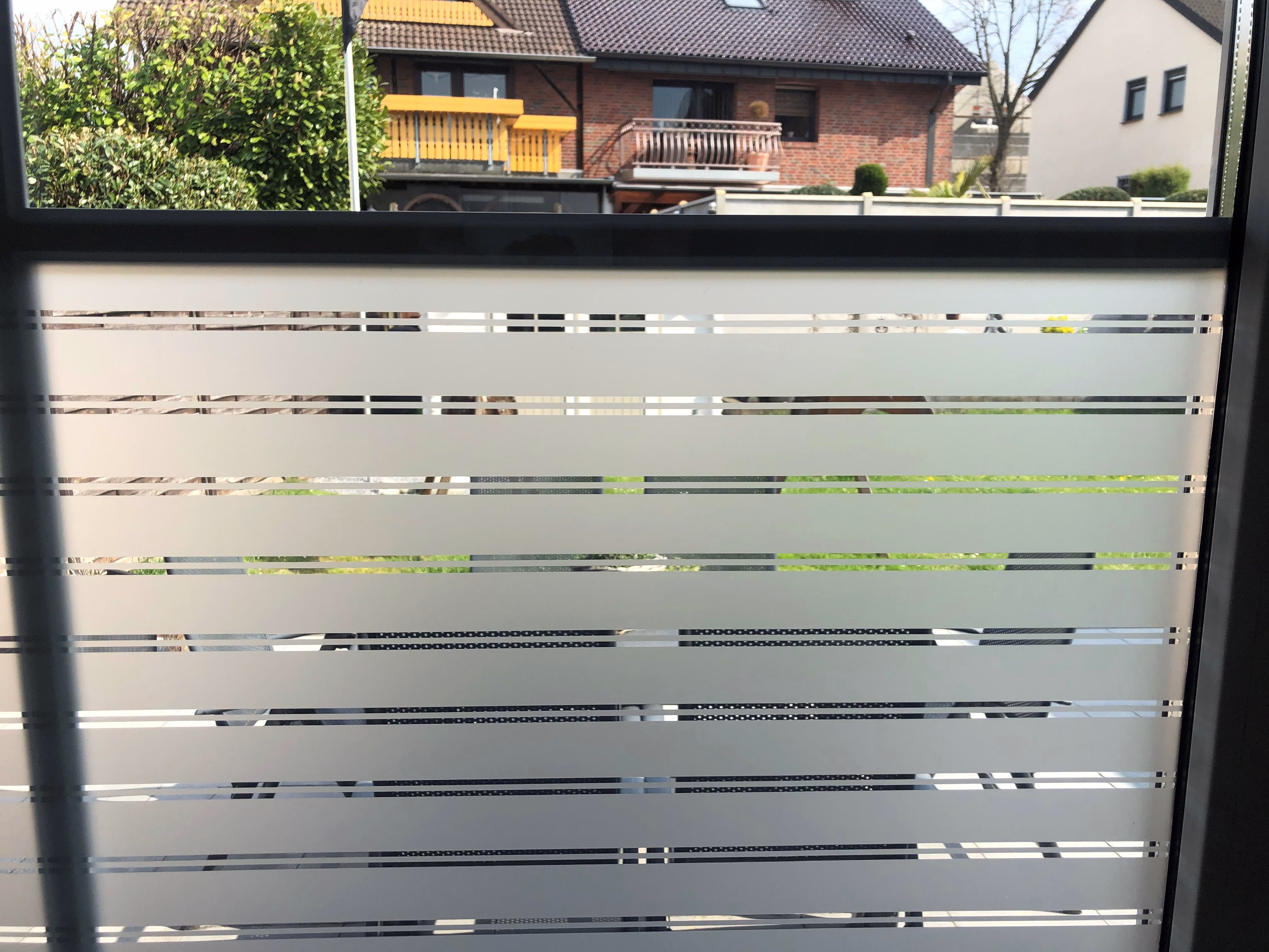 Dekorfolie transparent-weiße Streifen