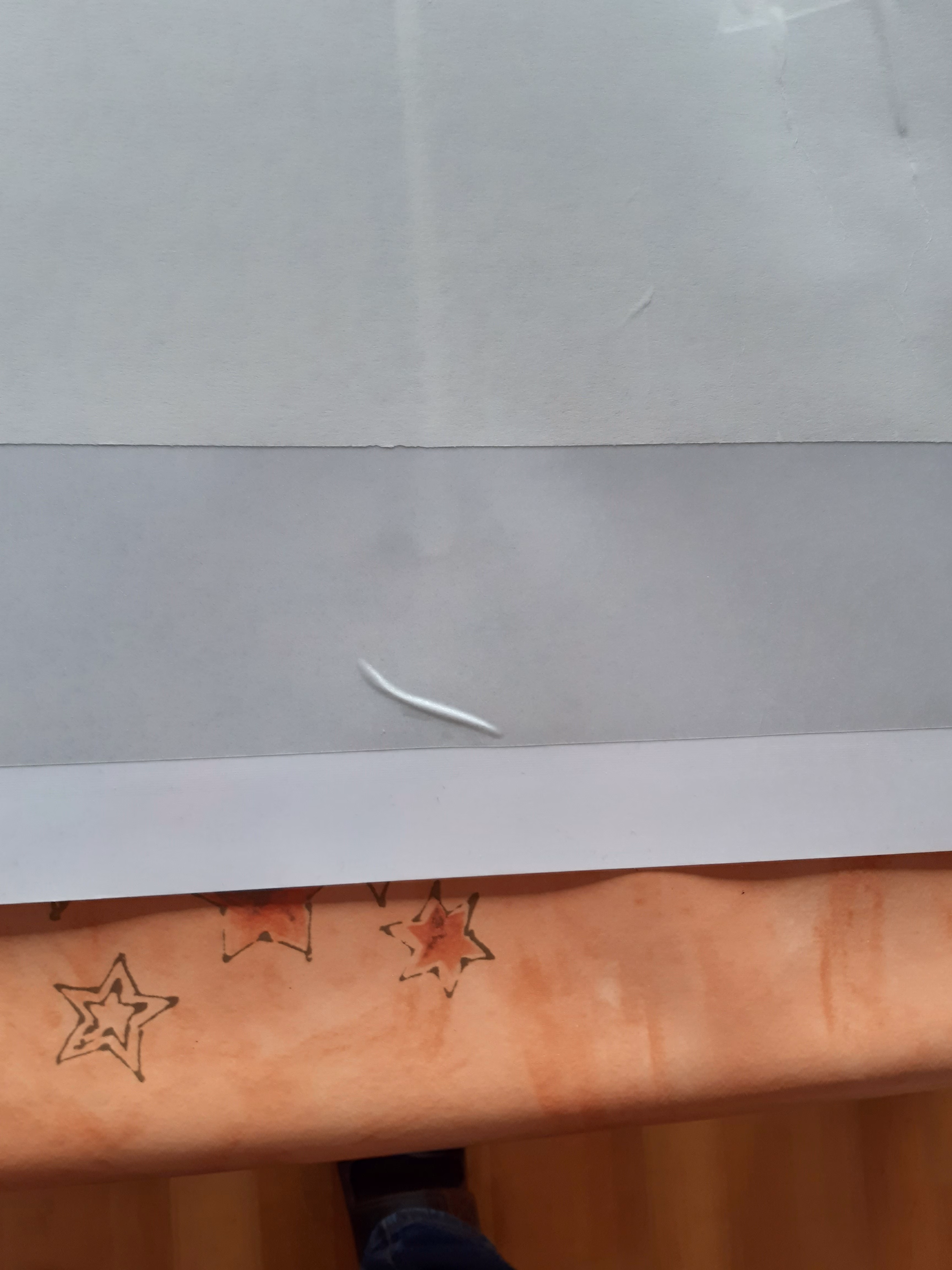 Knick in die Folie gerakelt