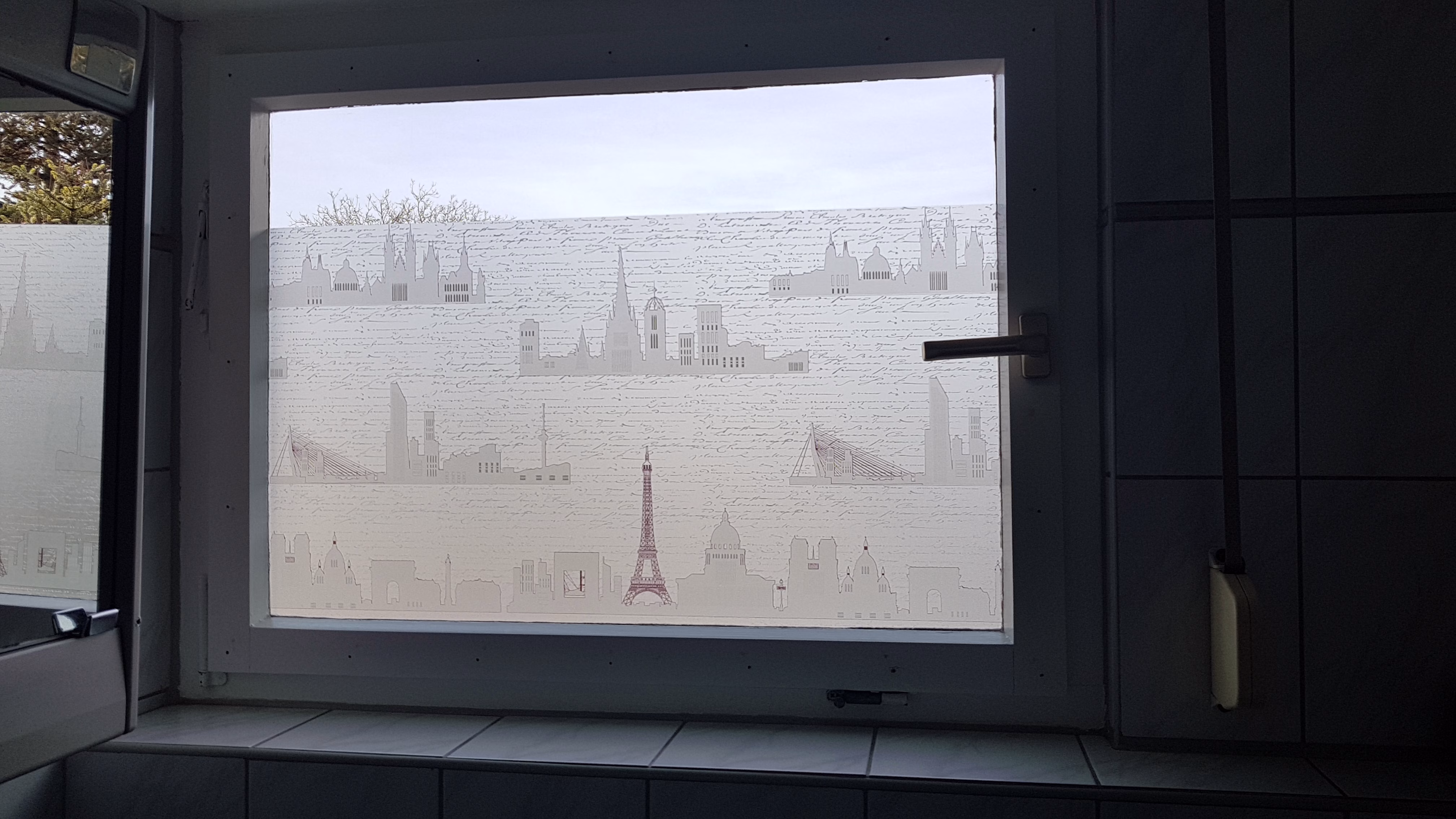 Adhäsionsfolie, Pariser Skyline