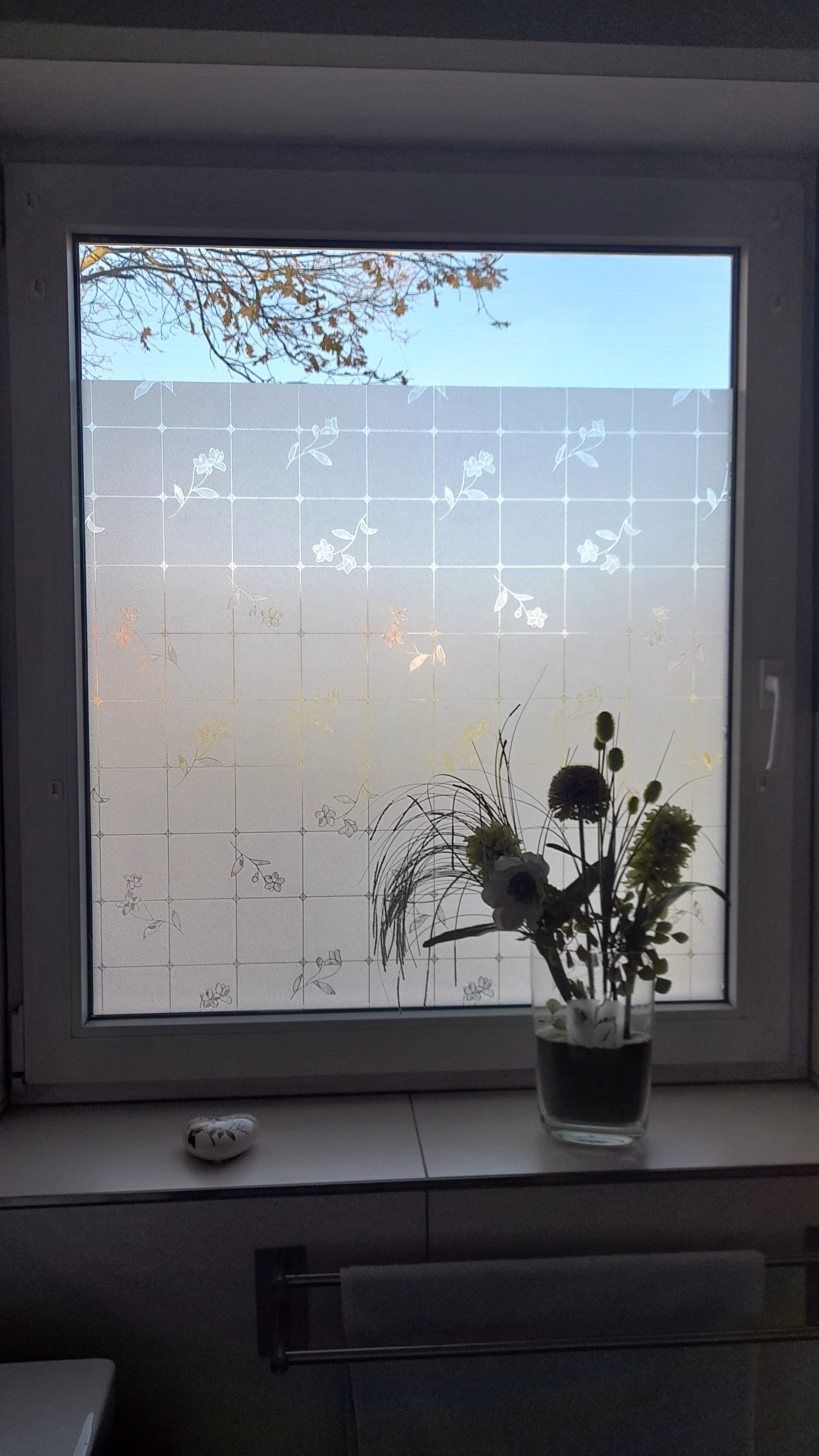Adhäsionsfolie, Bleiglasoptik mit dezentem Blumenmuster