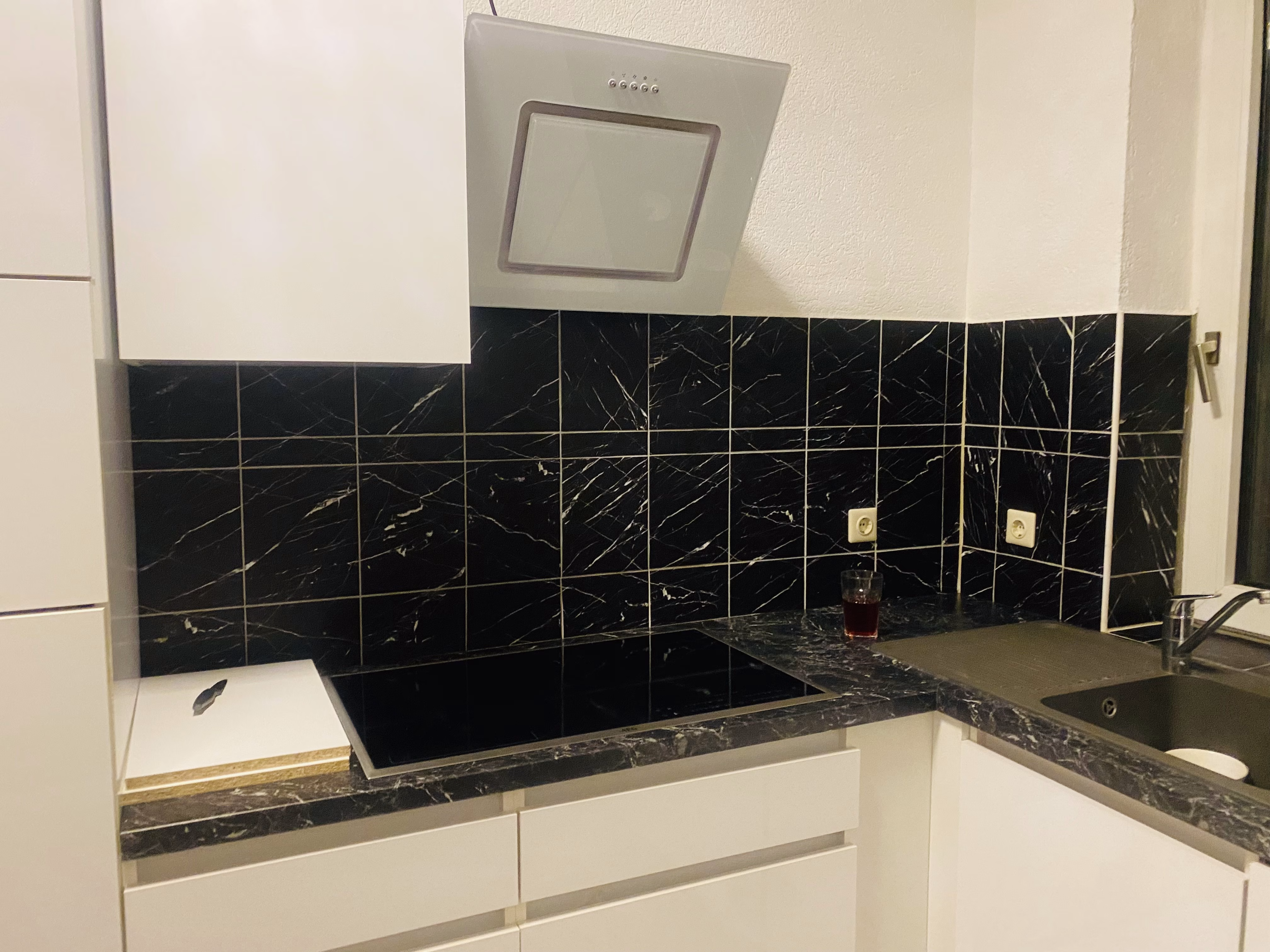 Schwarzer Marmor, Nero Marquina, Klebefolie in Steinoptik