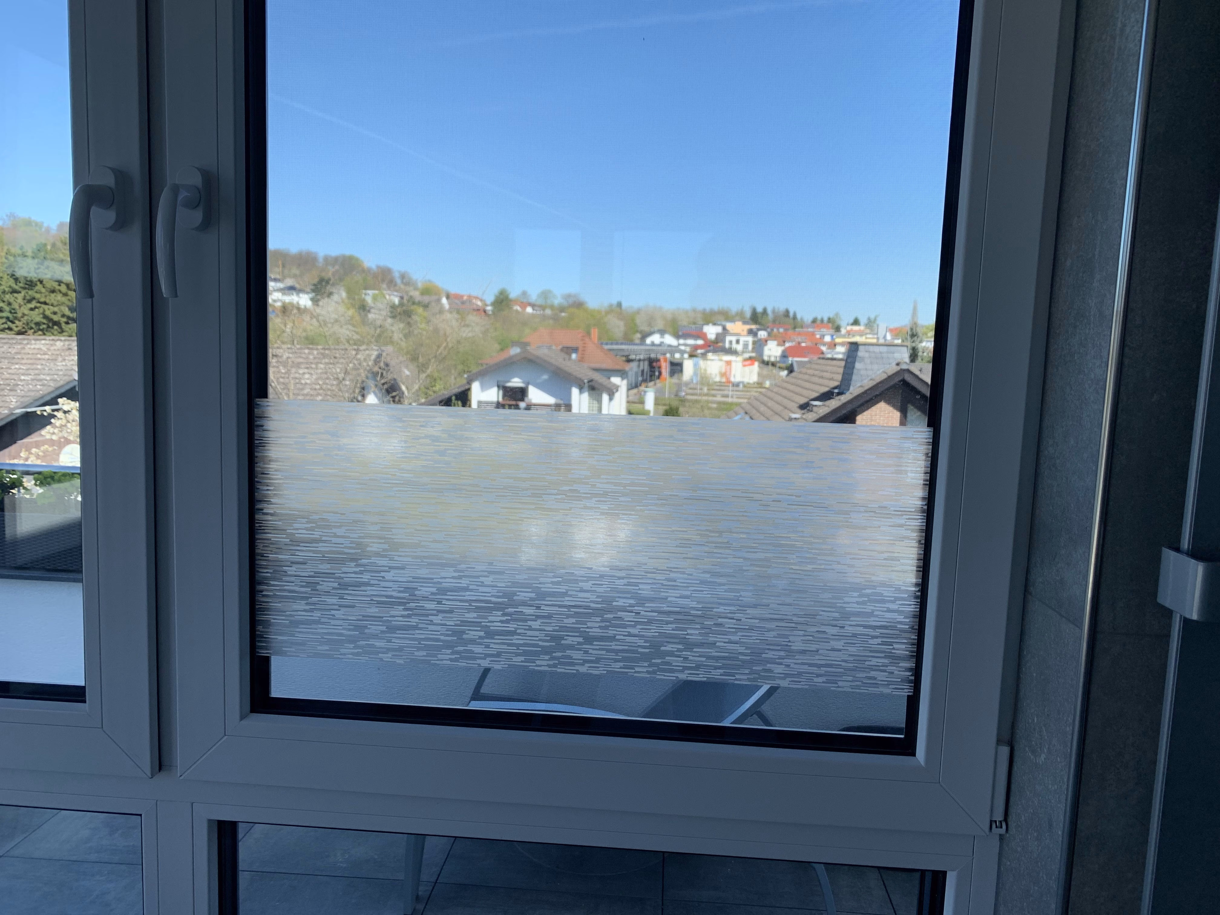 Adhäsionsfolie, unterbrochenes Streifendesign (geprägt)