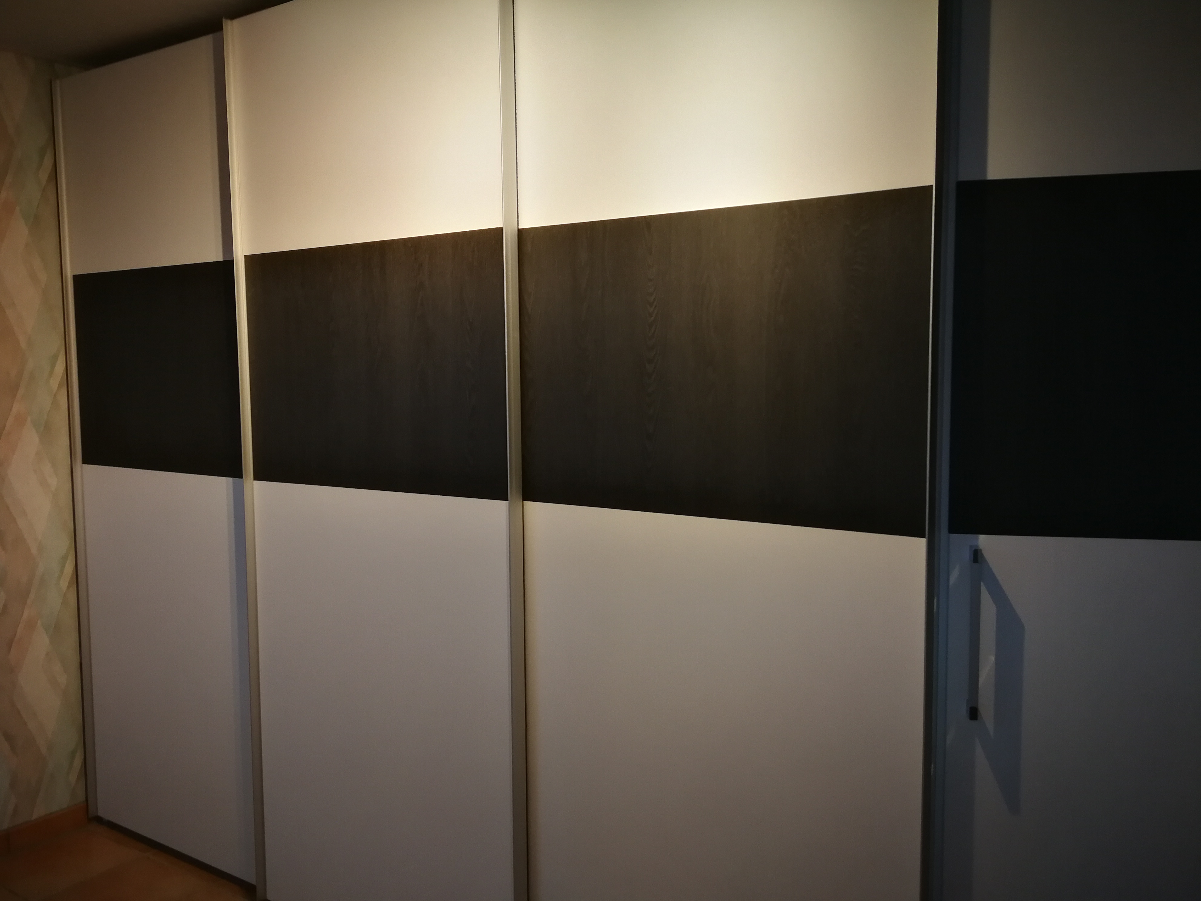 Eiche antik schwarz, Klebefolie in Holzoptik Eiche antik schwarz, Klebefolie in Holzoptik