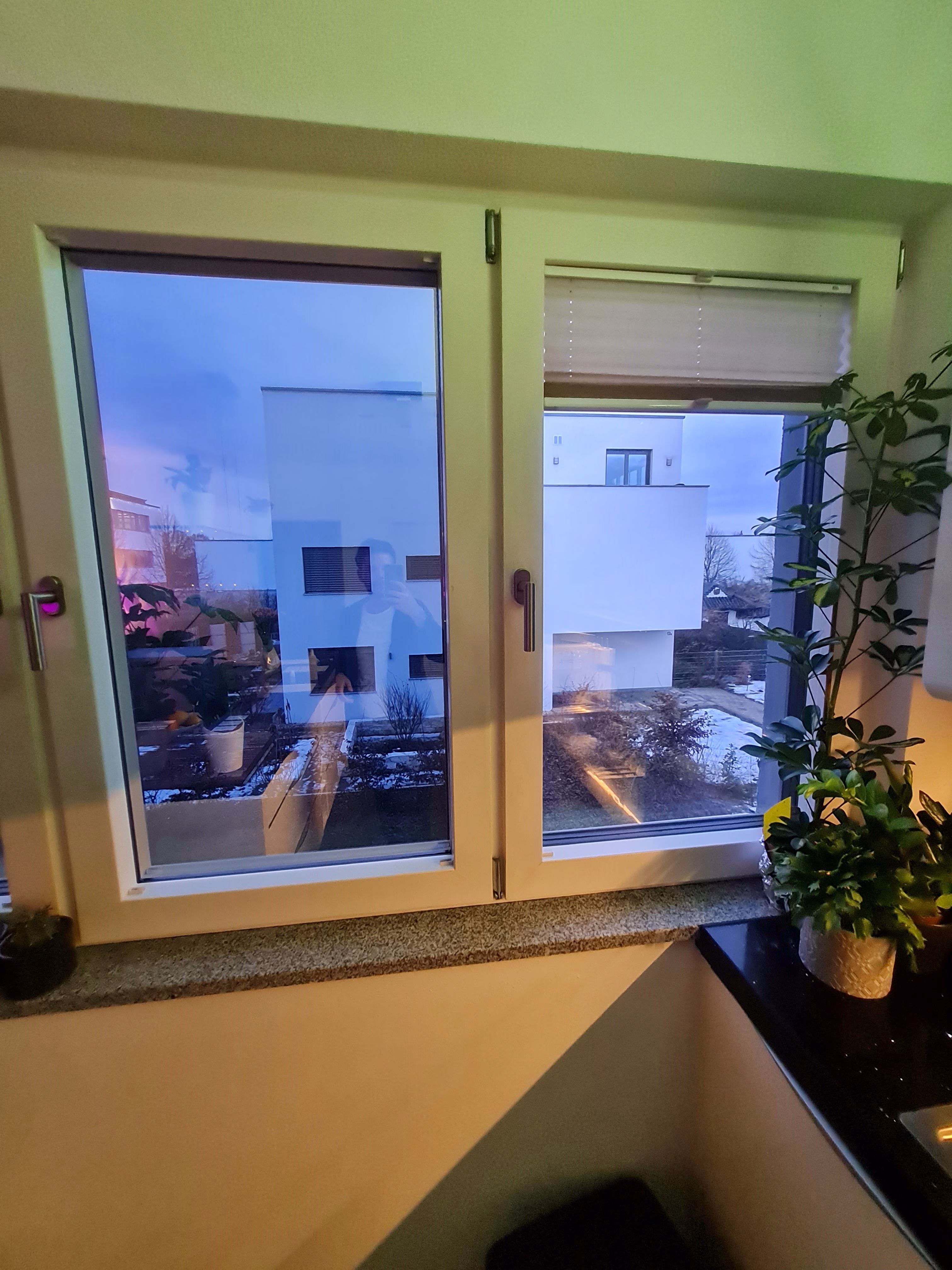 Innenansicht einer silbernen Spiegelfolie