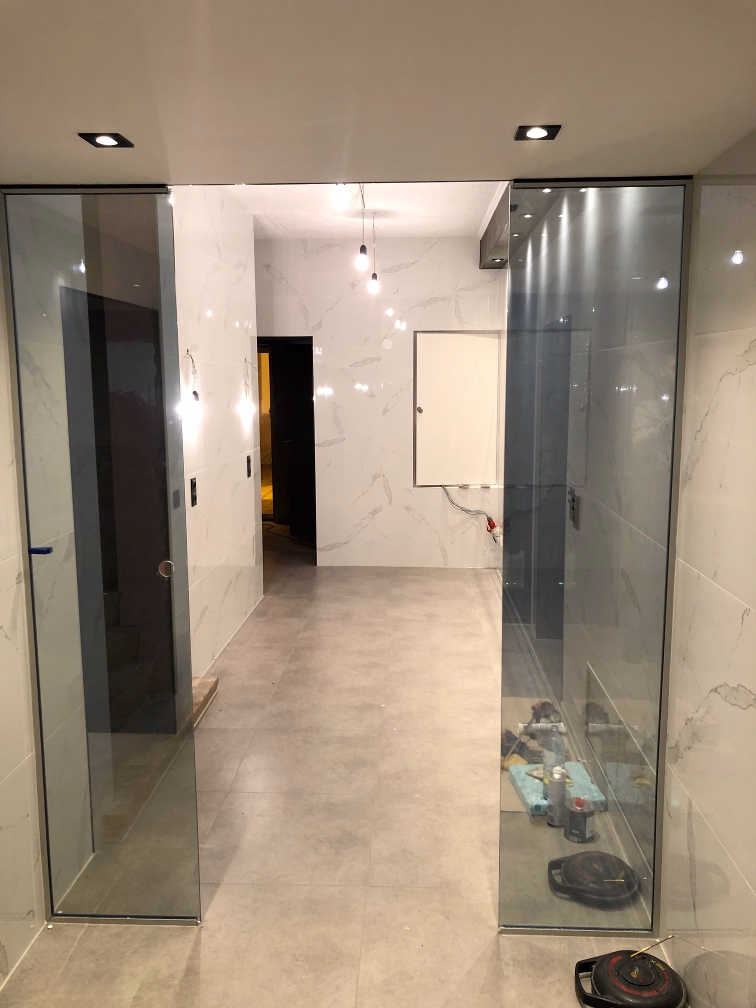 Spiegelfolie silber auf zwei feststehenden Gläsern