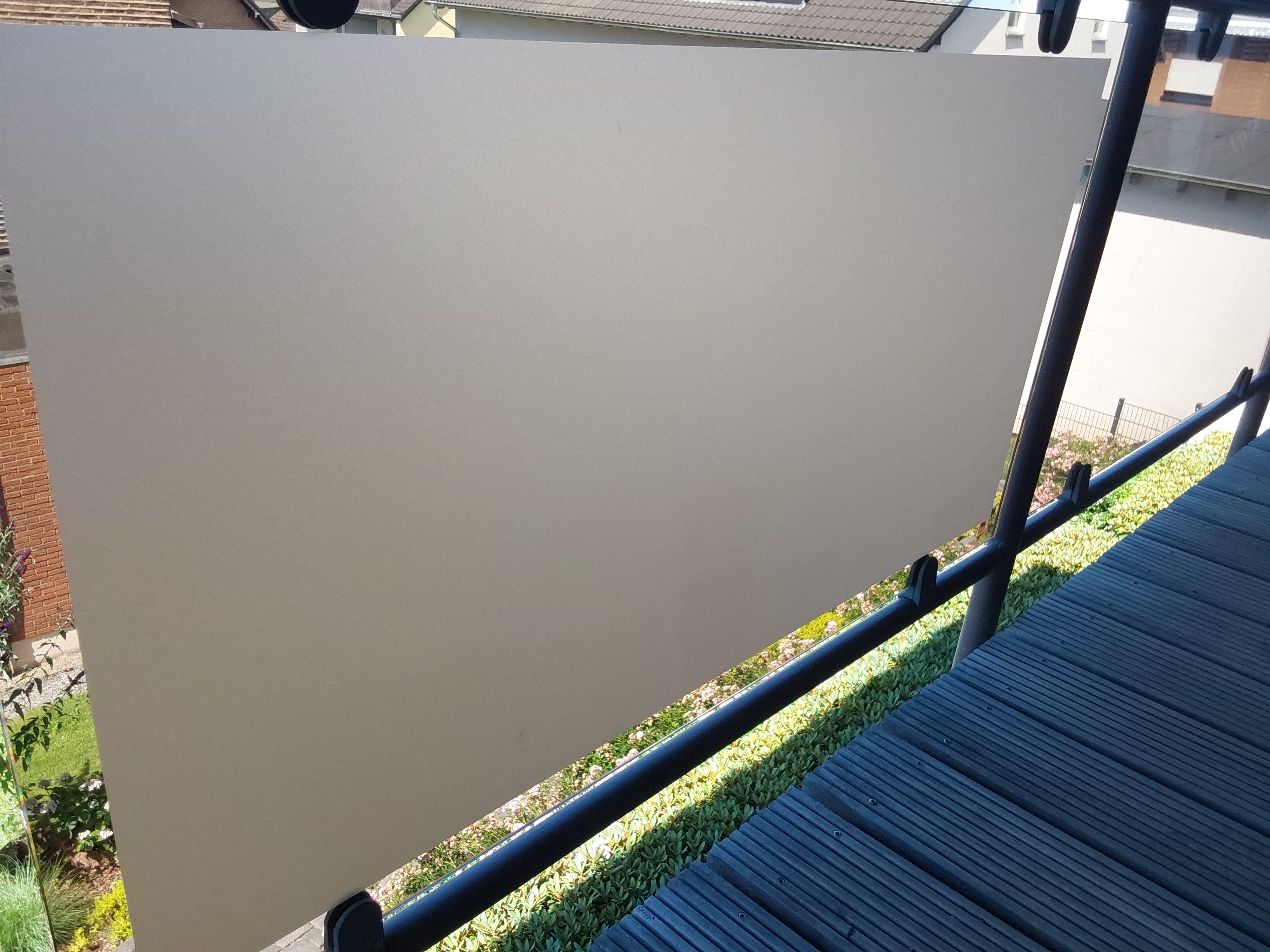 Sandstrahldesign Glasfolie an einer Balkonbrüstung