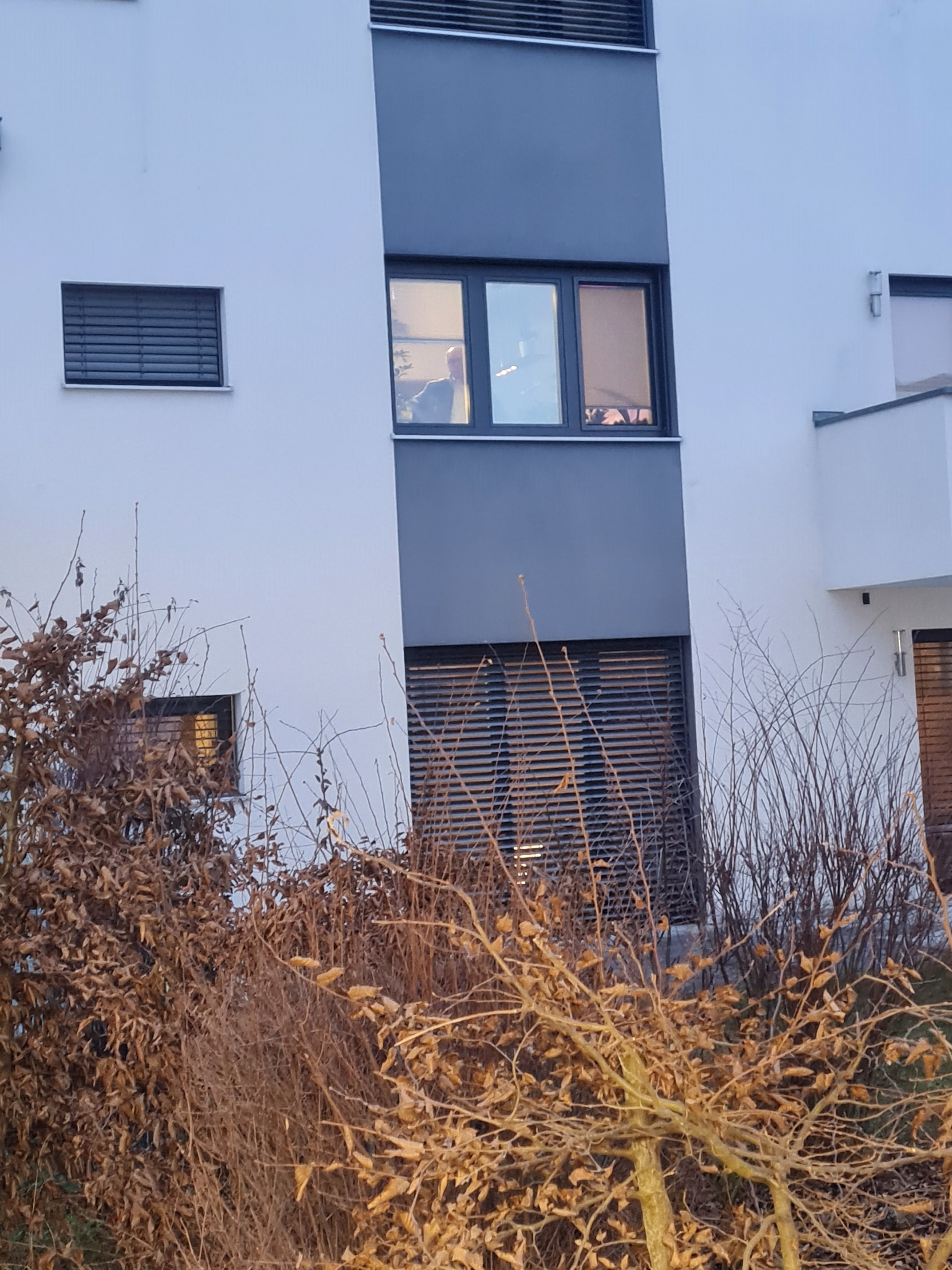 Außenansicht einer silbernen Spiegelfolie