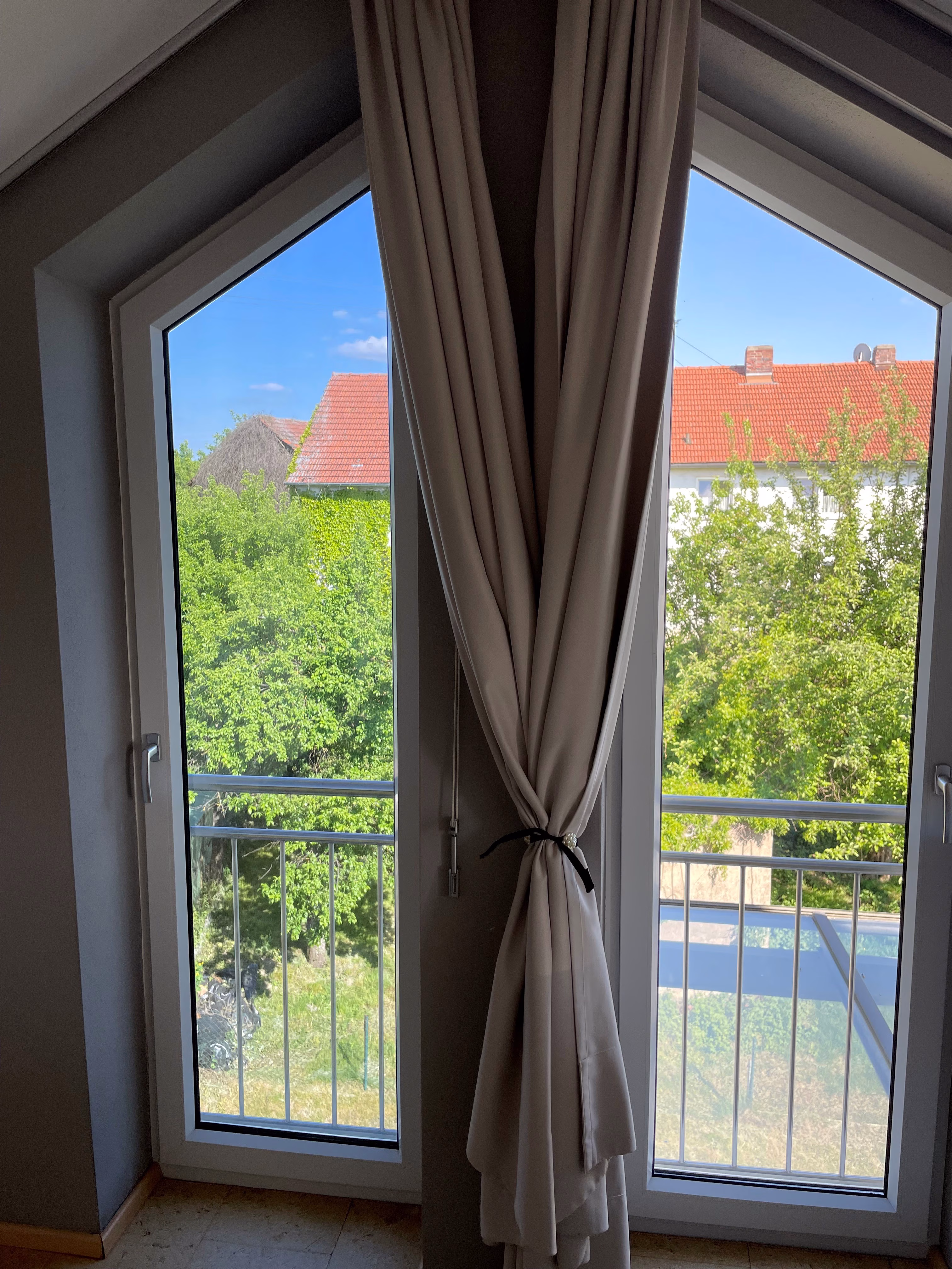 Aussicht silber stark verspiegelte Sonnenschutzfolie Aussicht silber stark verspiegelte Sonnenschutzfolie