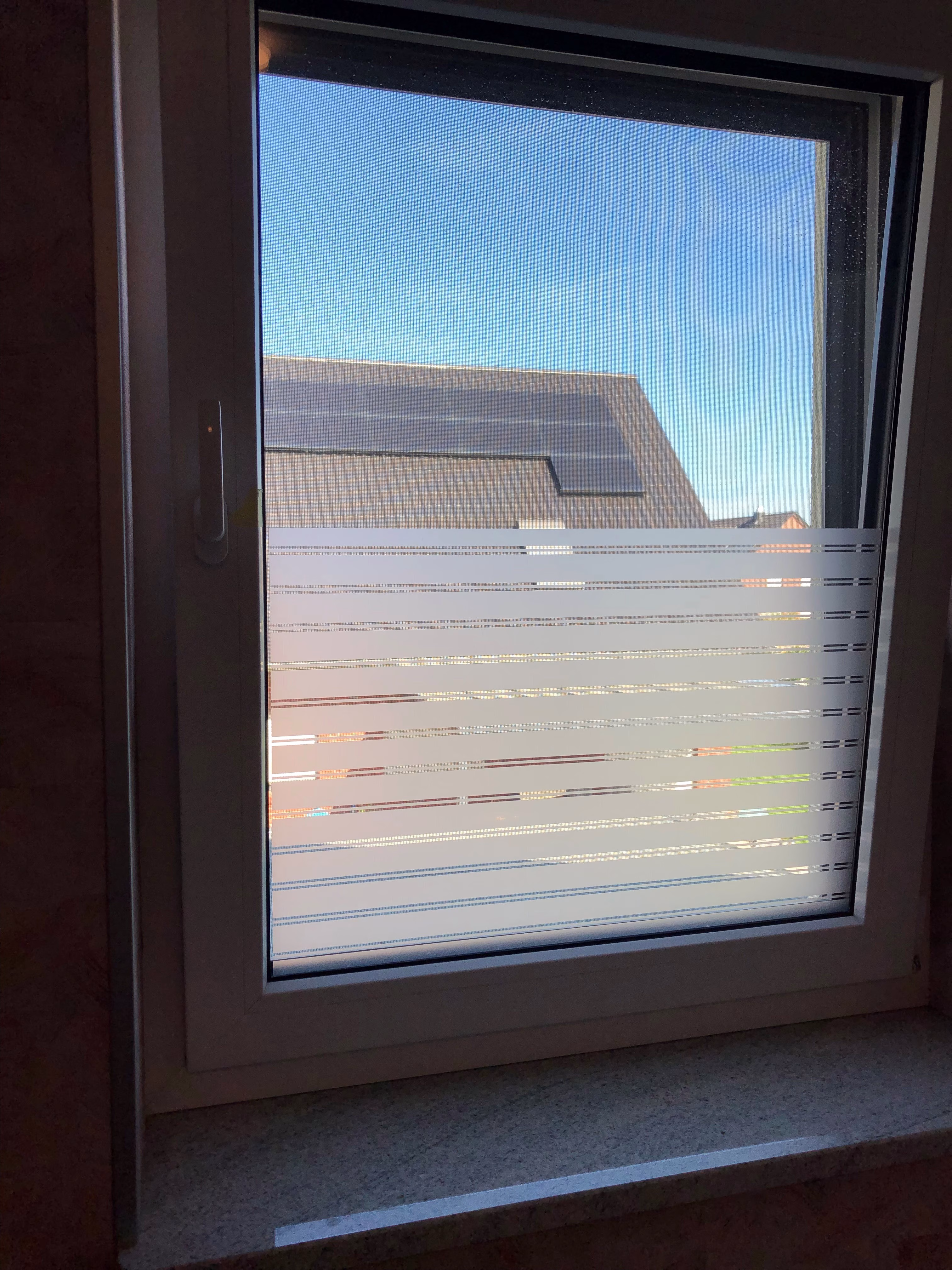 Dekorfolie, horizontale transparent weiße Streifen