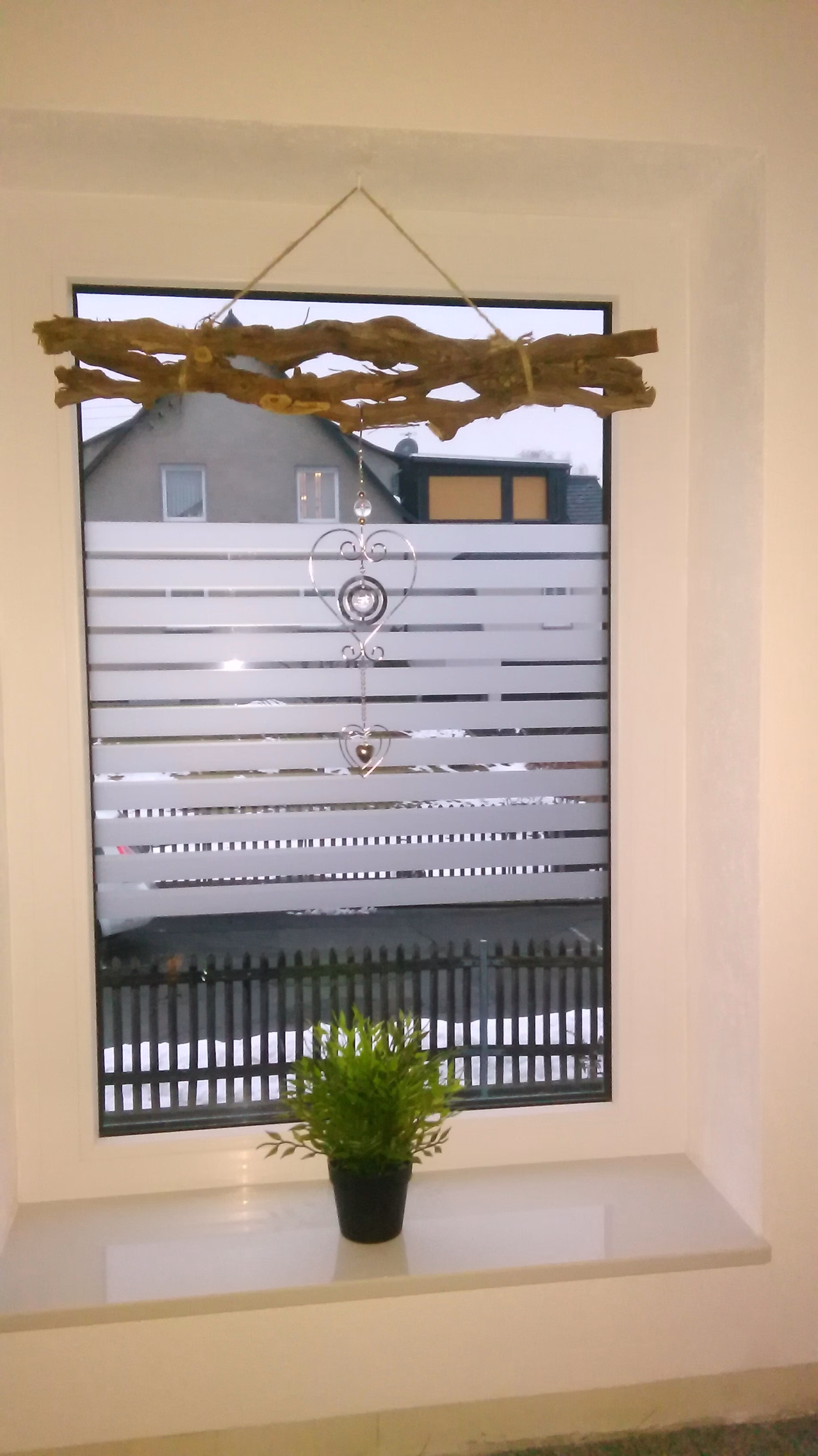 Dekorfolie in Streifenoptik mit 35mm breiten Streifen als Maßzuschnitt