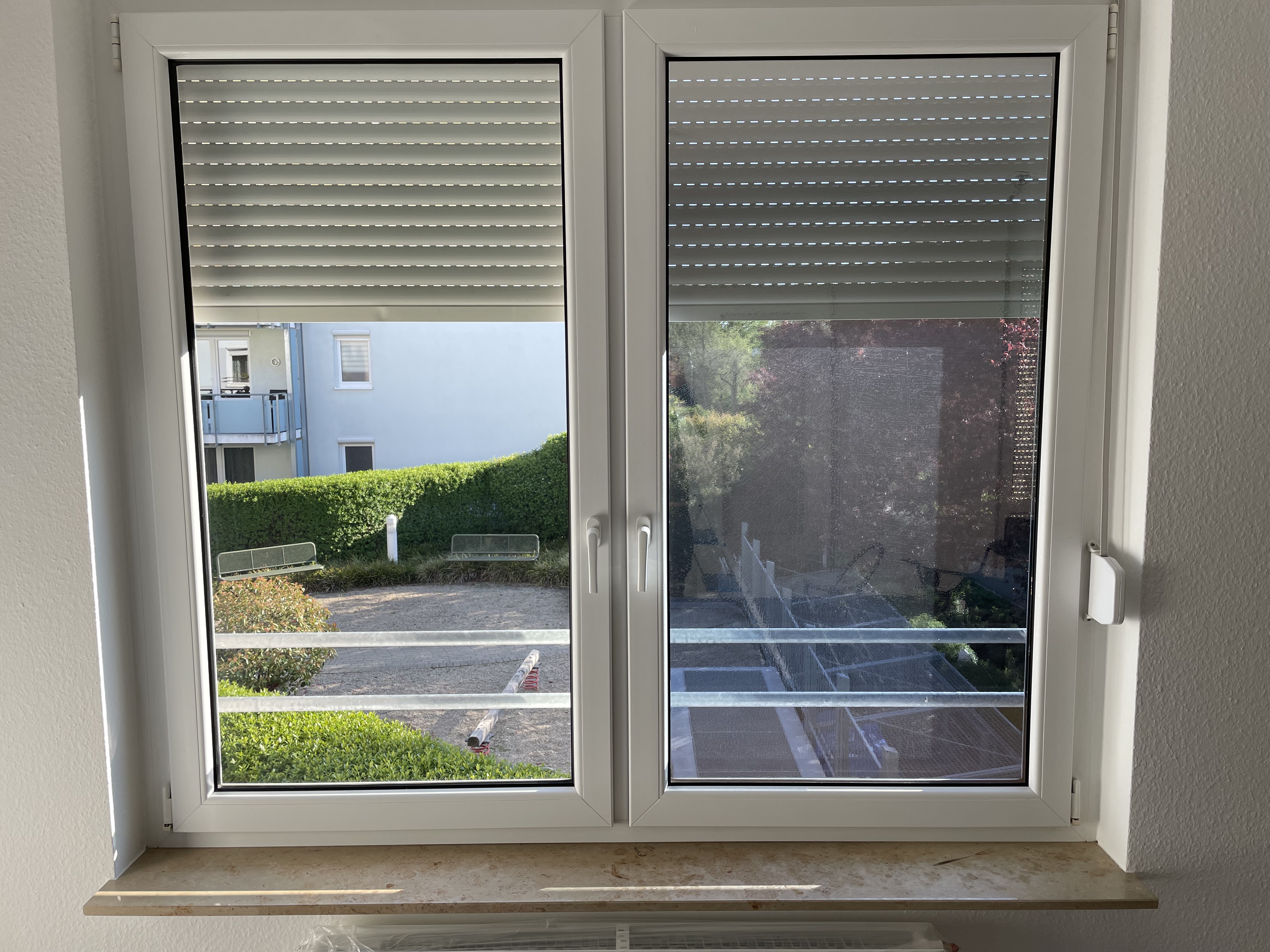 Spiegelfolie in silber Vergleich mit und ohne Folie