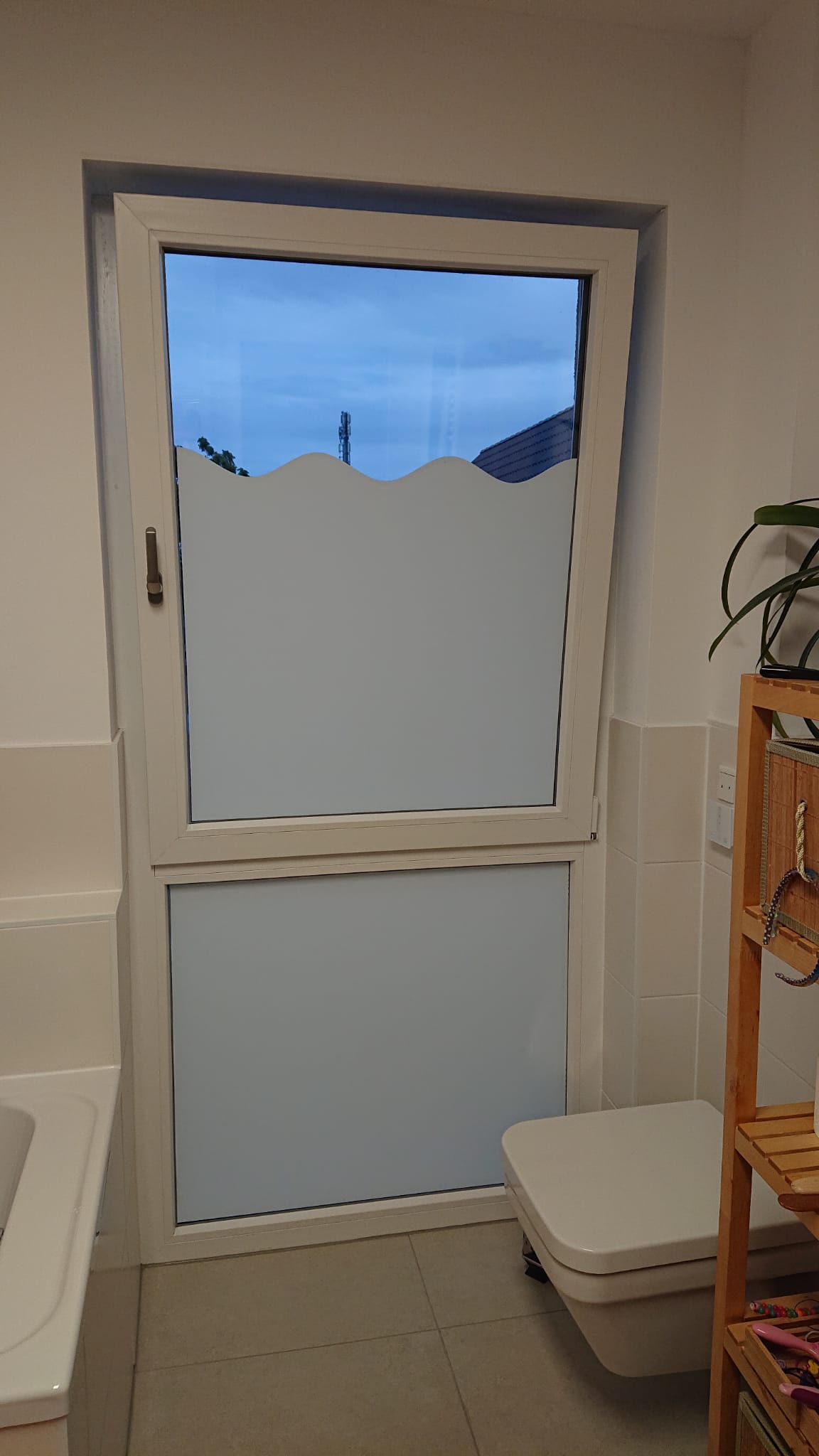 Blickdichte Sichtschutzfolie im Badezimmer