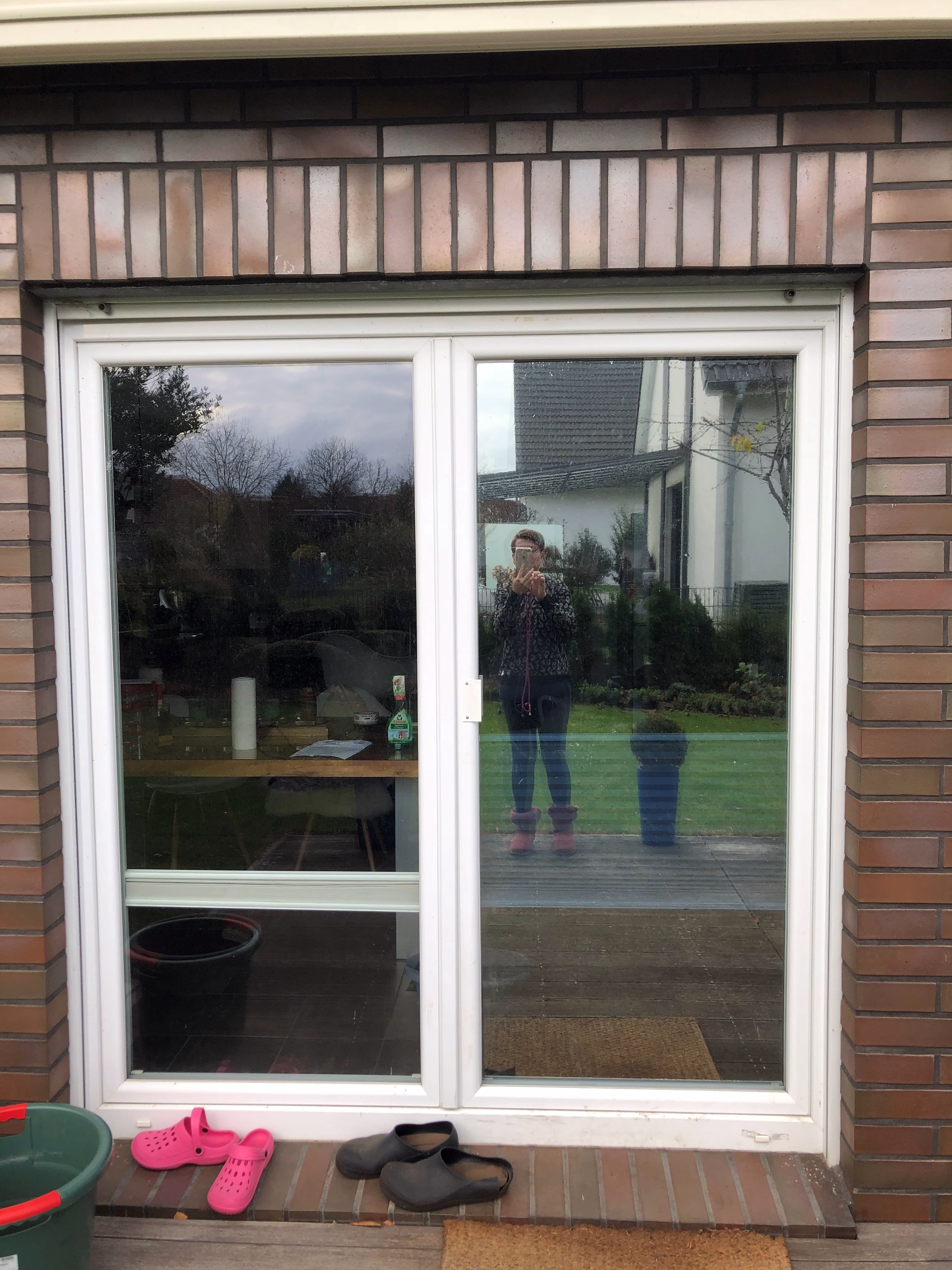 Spiegelfolie auf rechter Fensterseite