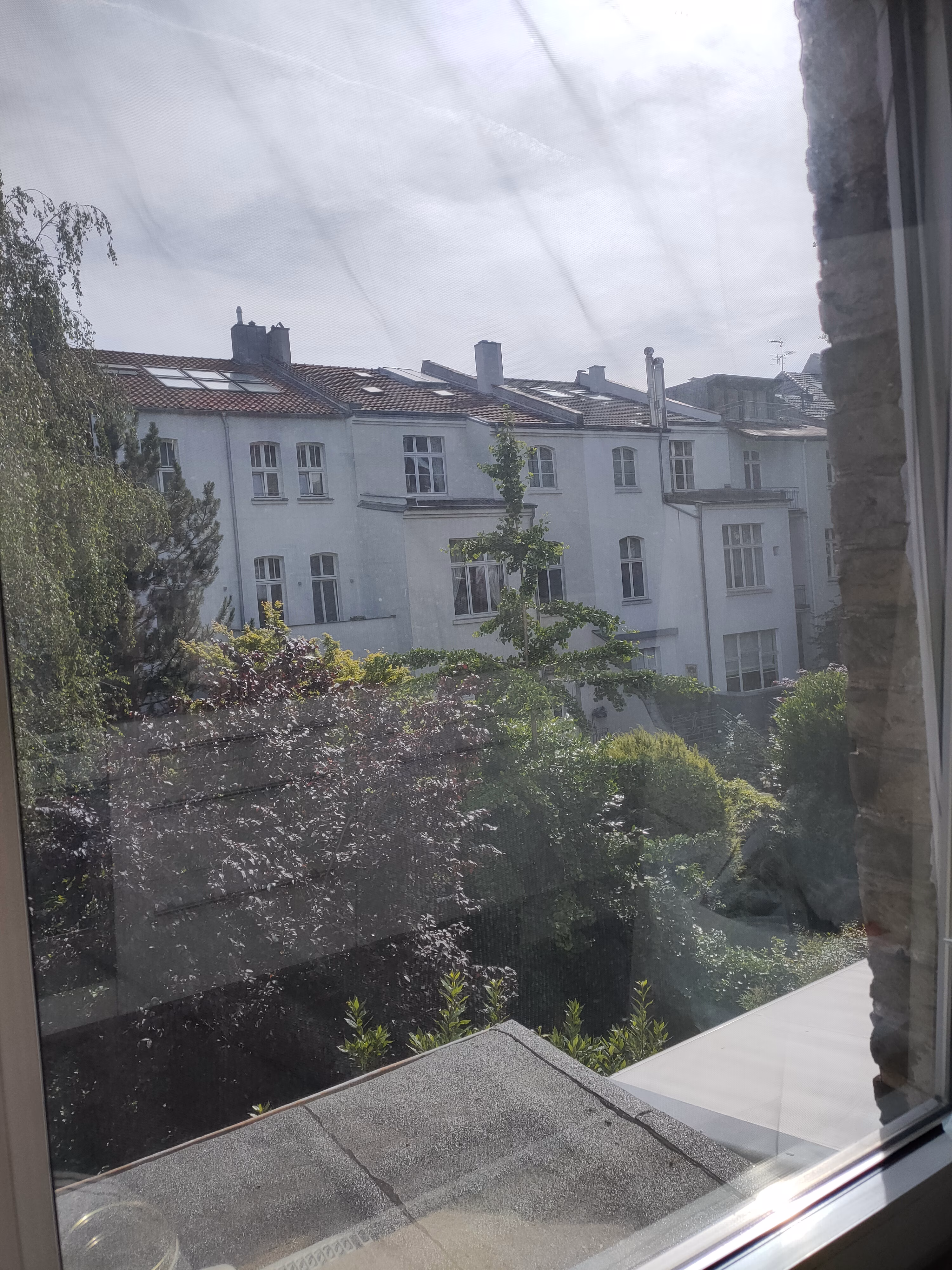 Außenansicht stark verspiegelte Sonnenschutzfolie