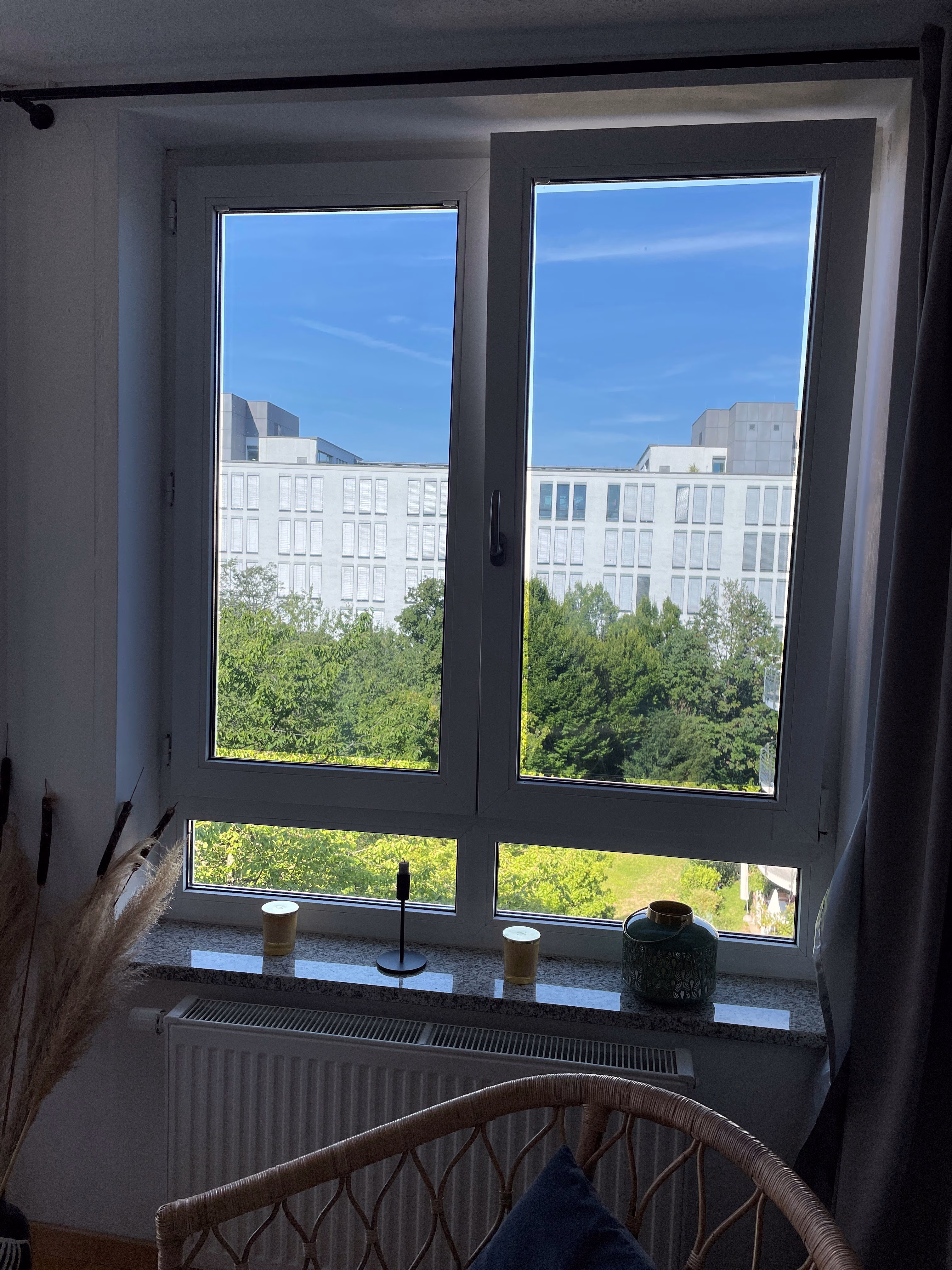 silberne Sonnenschutzfolie Fenster