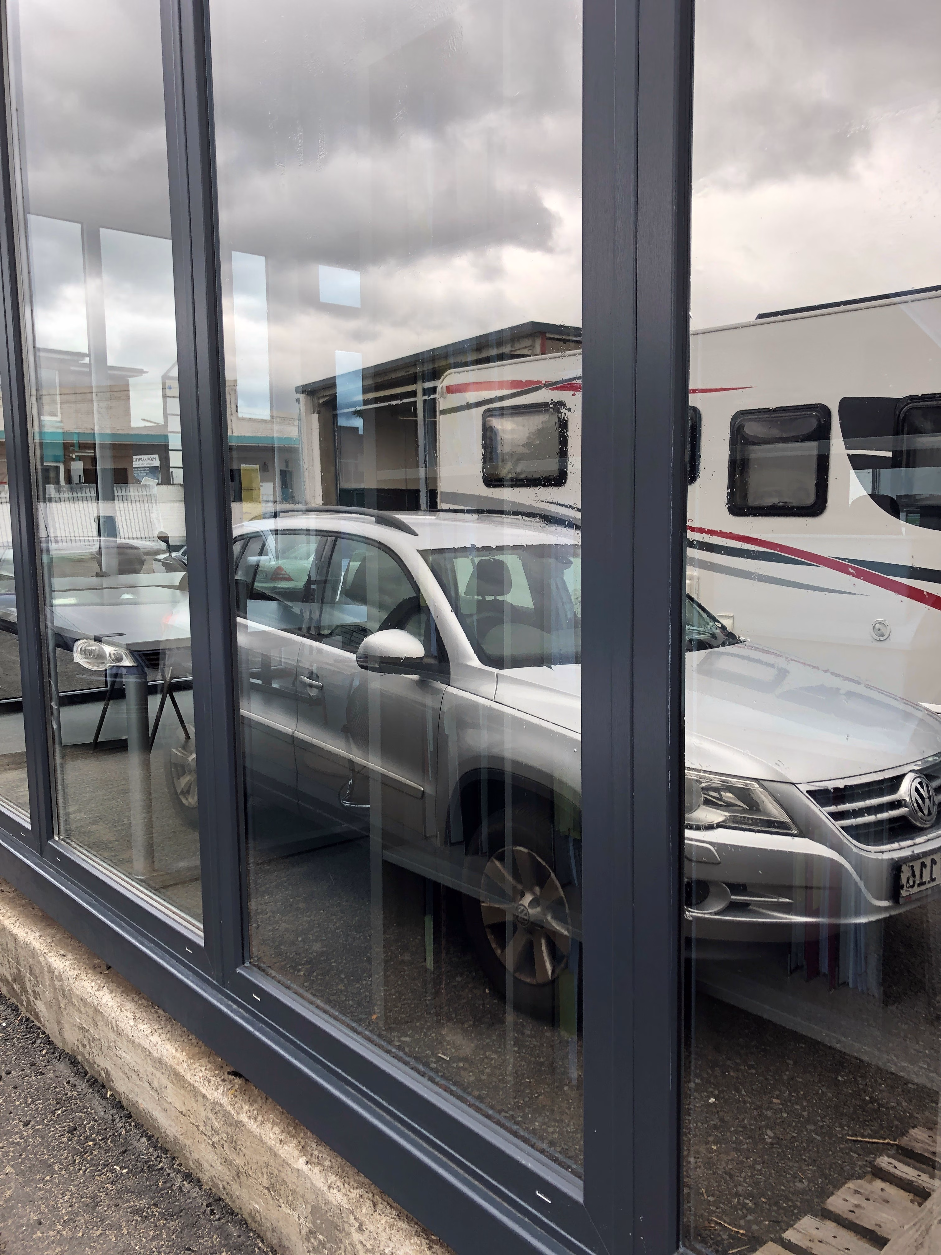 Außenansicht bodentiefe Sonnenschutzfolie