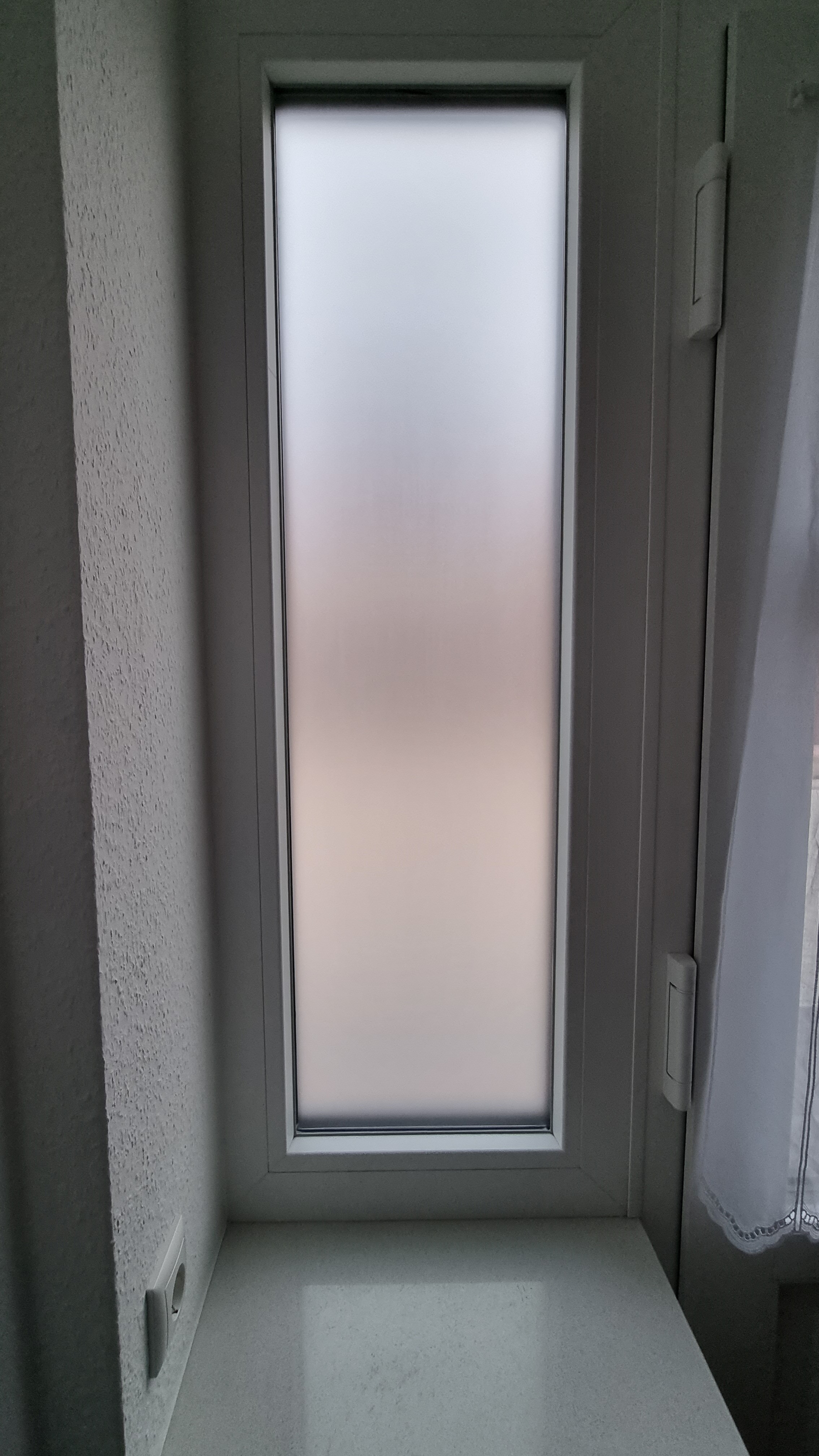 Flur mit Fensterfolie wie angeätztes Glas
