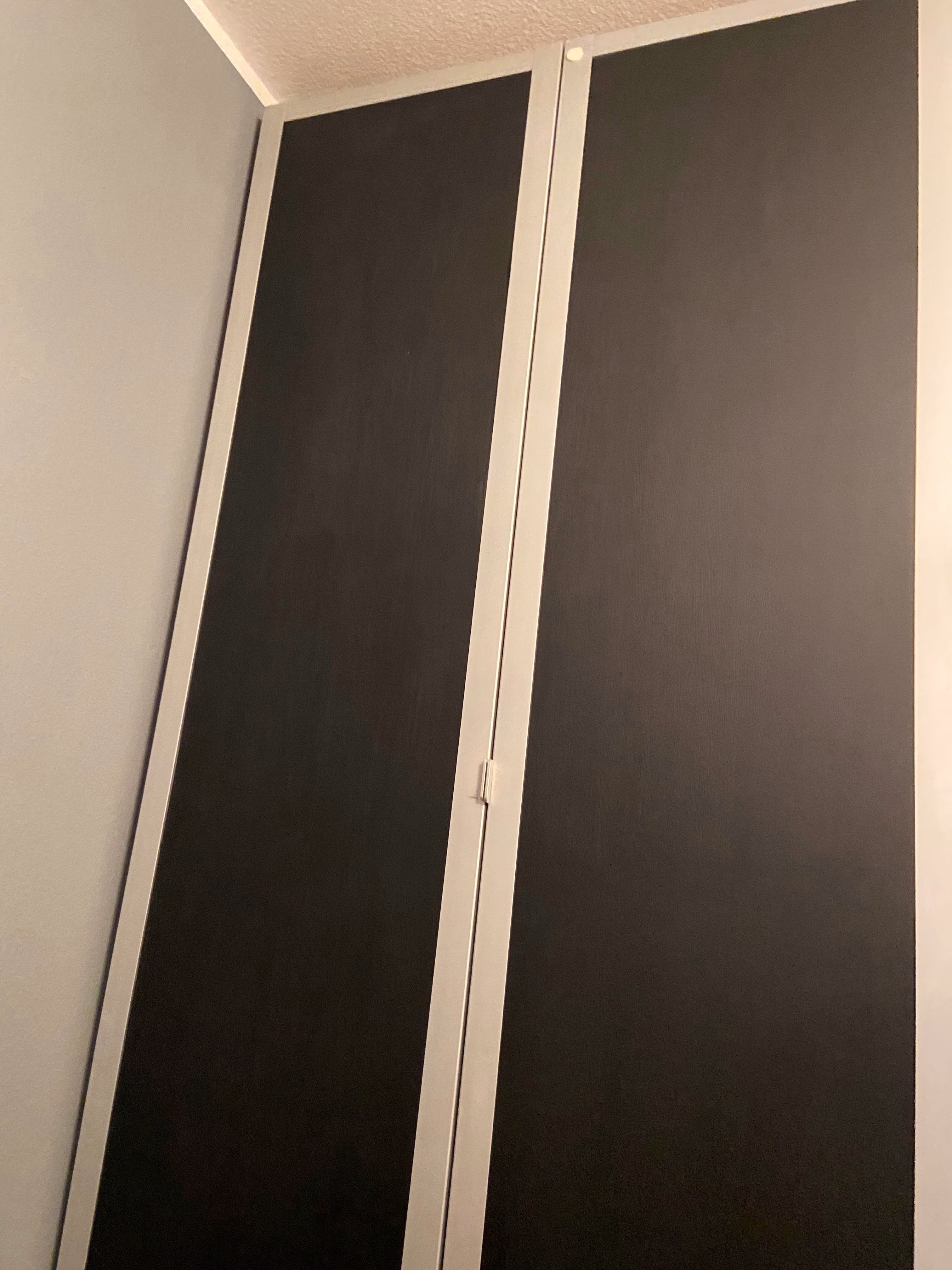 schwarzes Holz, Klebefolie in Holzoptikå