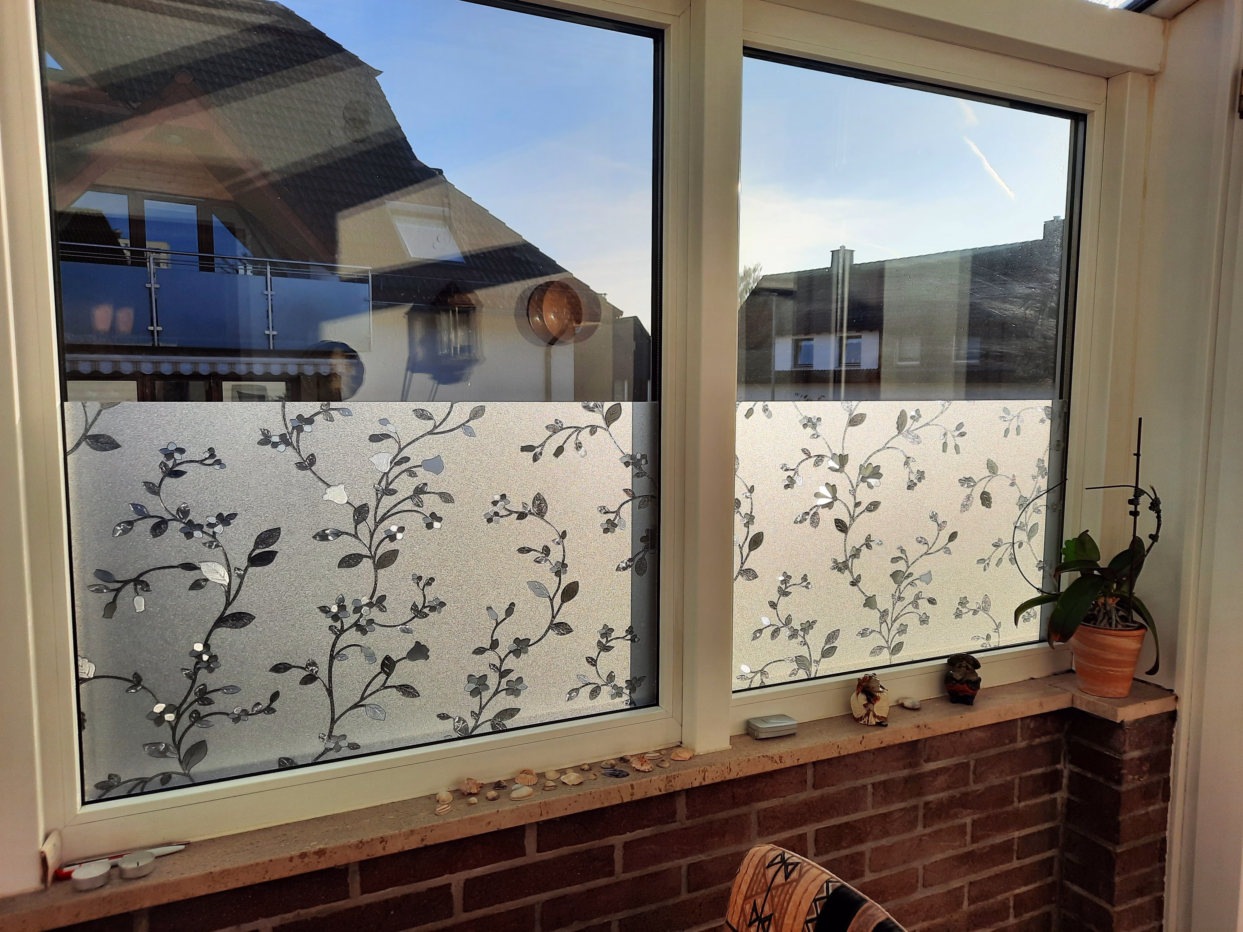 kleberlose Sichtschutzfolie im Wintergarten