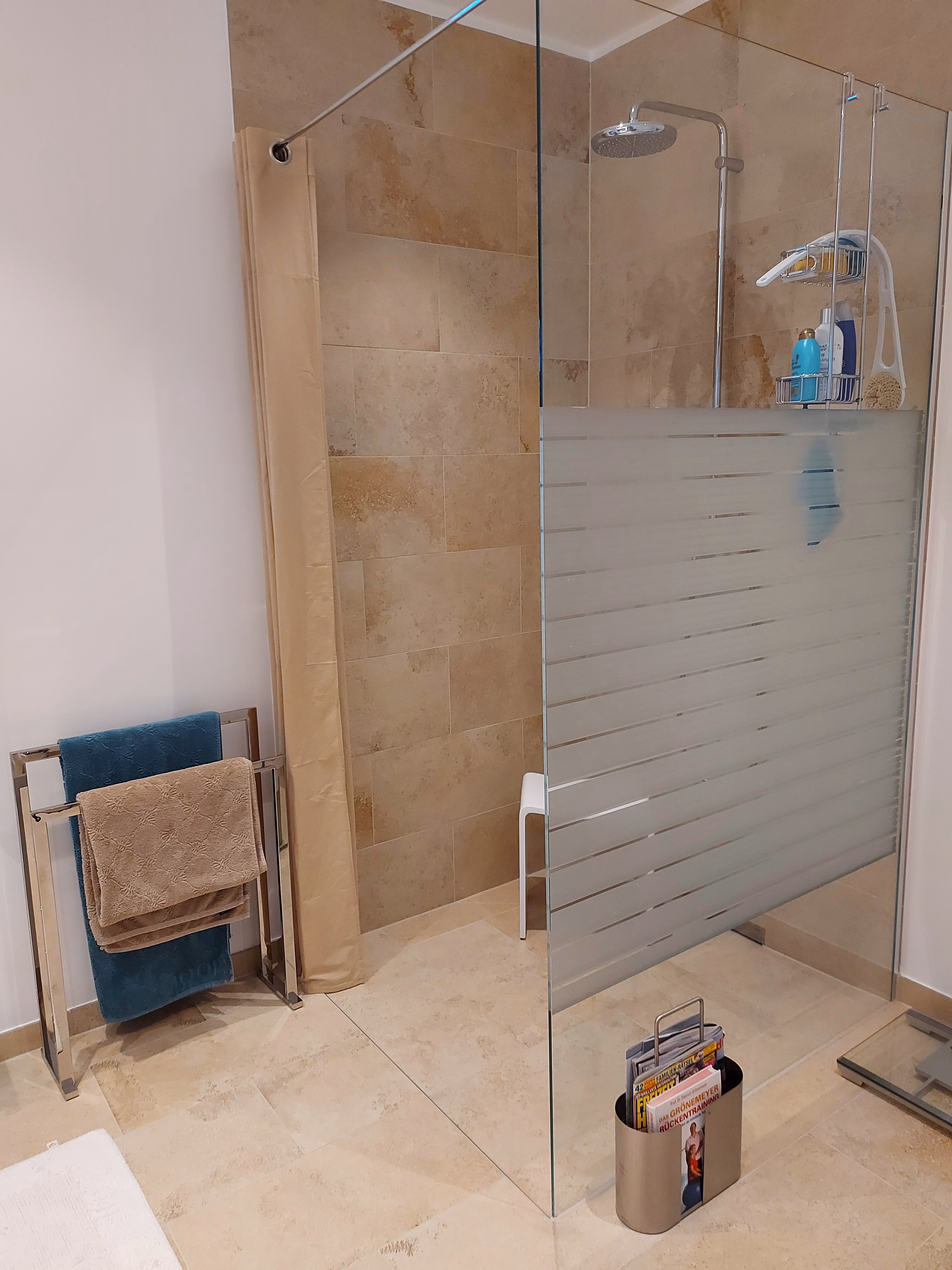 Kleberlose Sichtschutzfolie mit 65mm breiten Streifen