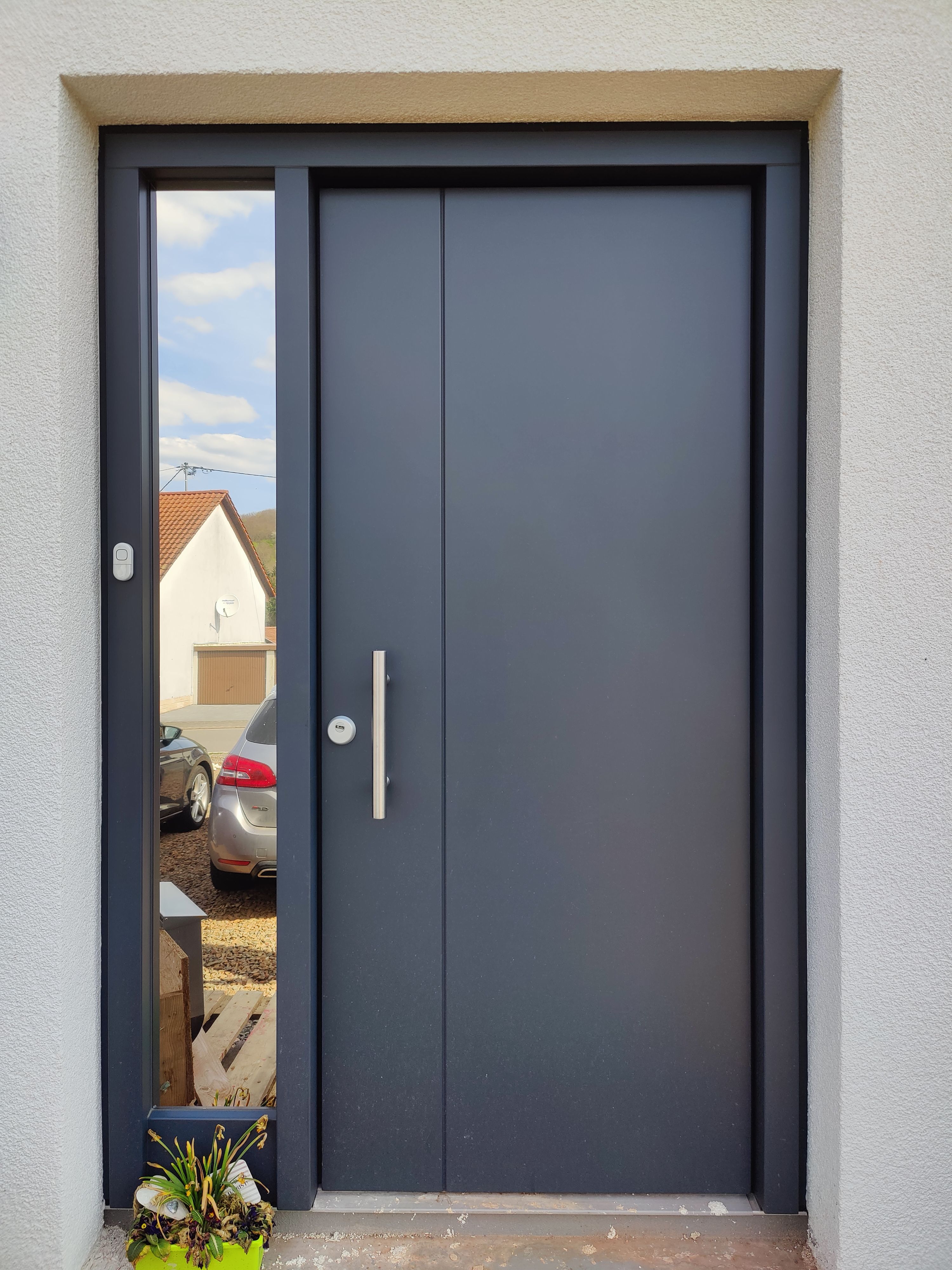 Spiegelfolie an einer Haustür