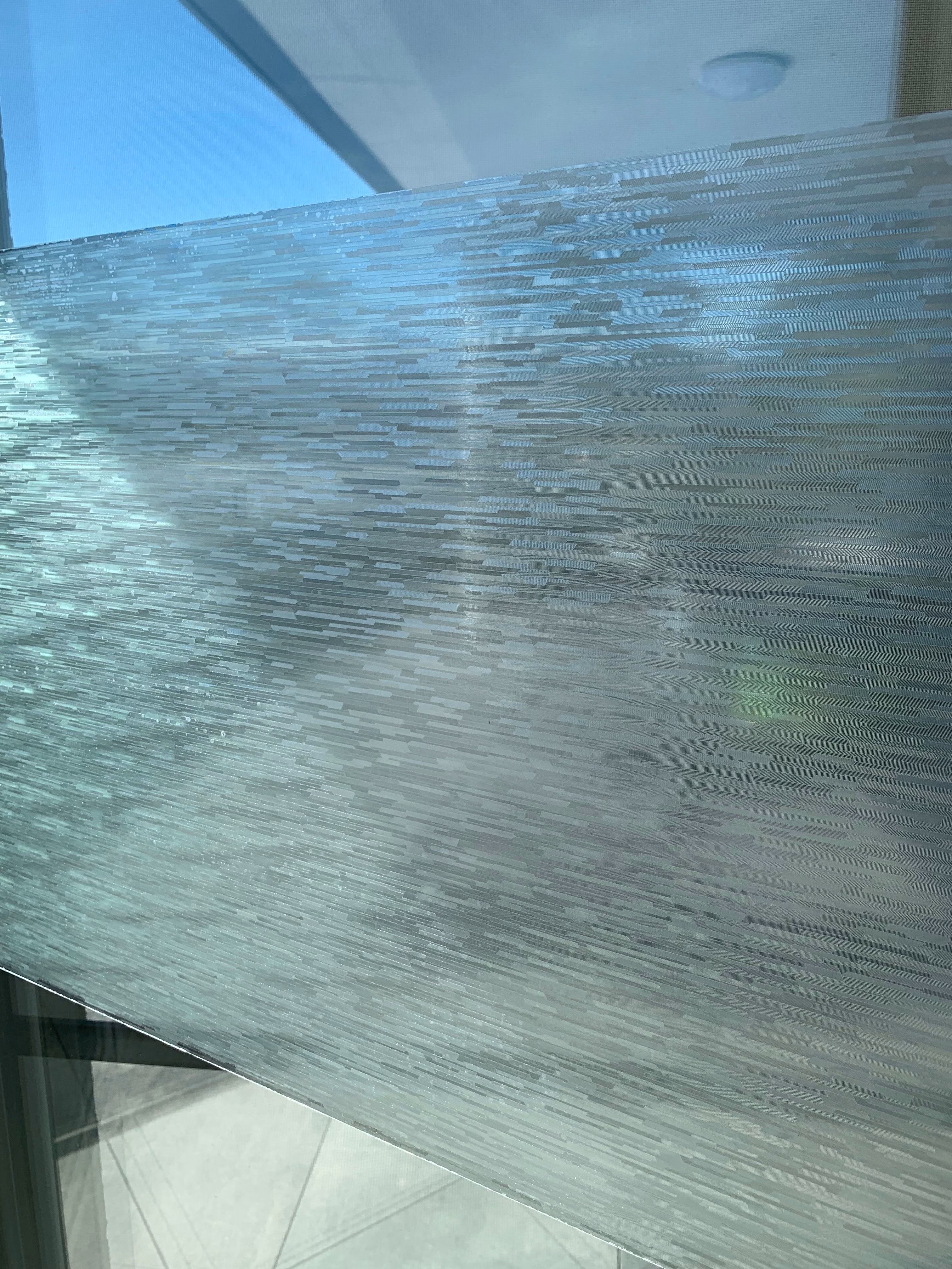 Detail Adhäsionsfolie, unterbrochenes Streifendesign