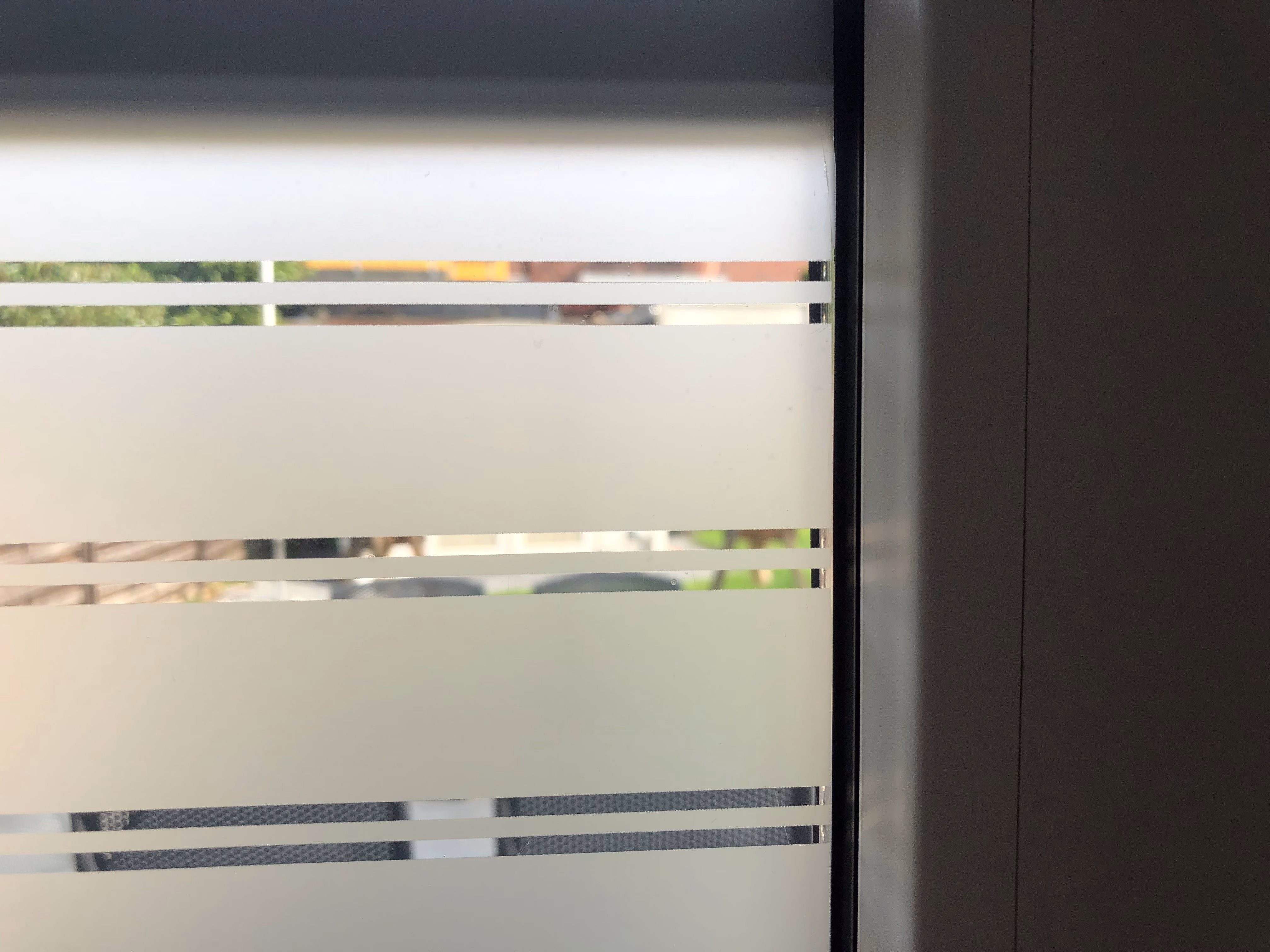 Dekorfolie transparent-weiße Streifen in Breite 3 mm u. 30 mm